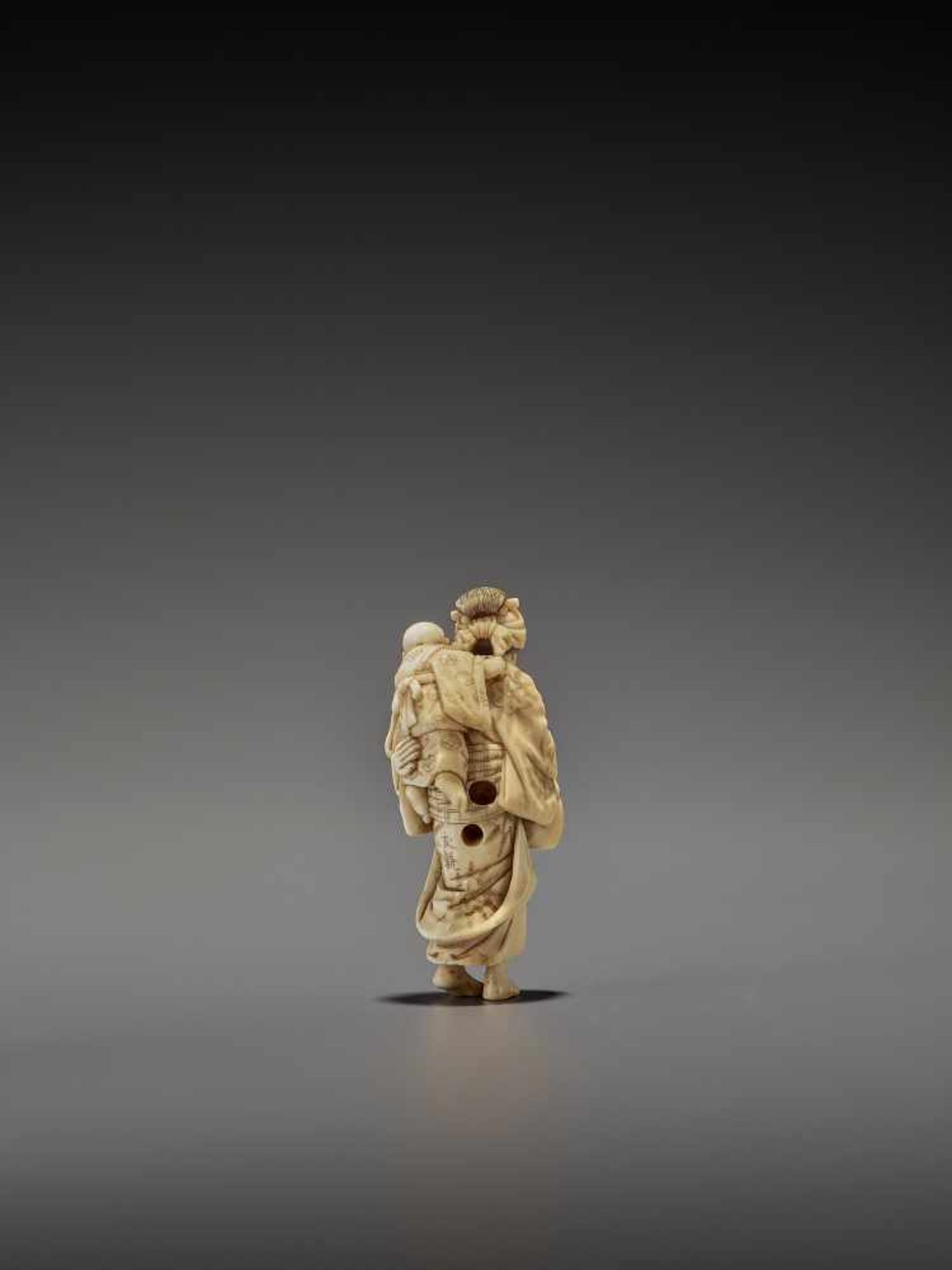 CHIKUYOSAI TOMOCHIKA: A MAGNIFICENT IVORY NETSUKE OF A MOTHER WITH CHILD By Chikuyosai Tomochika, - Image 2 of 10