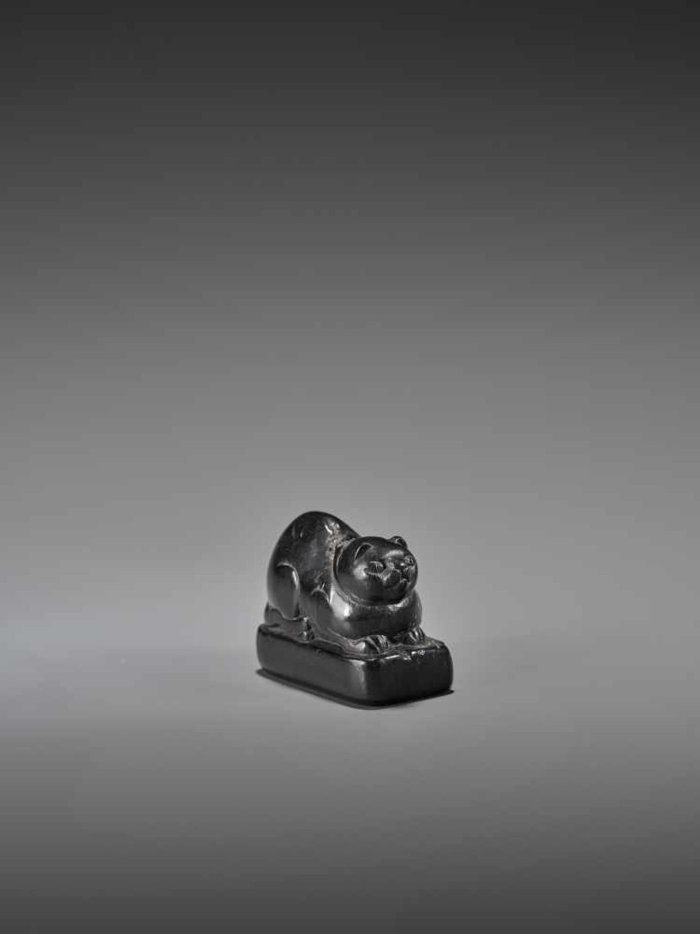 AN EARLY EBONY WOOD NETSUKE OF A WELL-FED CAT ON A BASE UnsignedJapan, early 18th century, Edo - Image 5 of 9