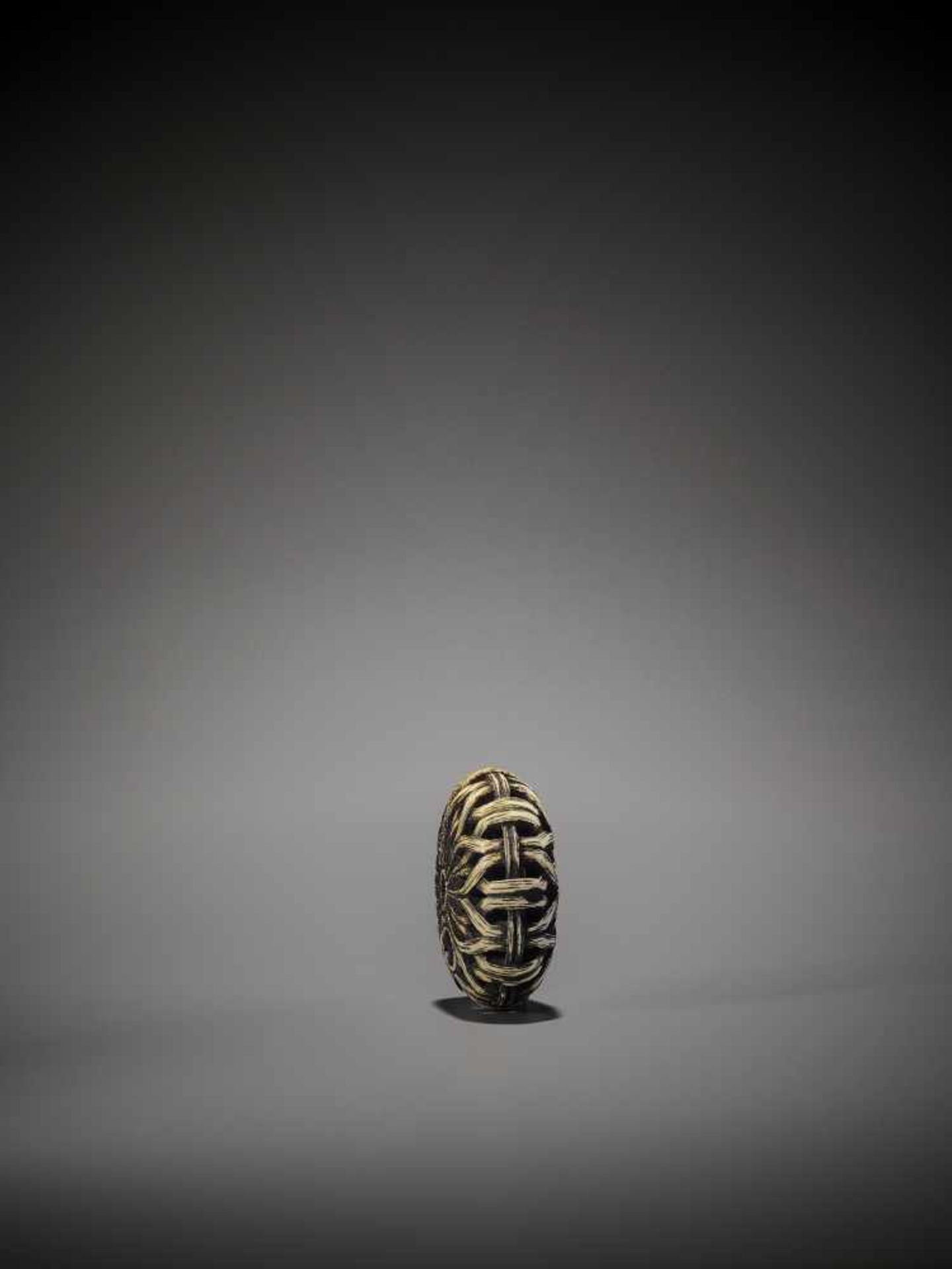 A BRILLIANT STAG ANTLER RYUSA MANJU NETSUKE WITH FLOWERS AND WEAVE UnsignedJapan, Tokyo, Asakusa, - Image 5 of 12