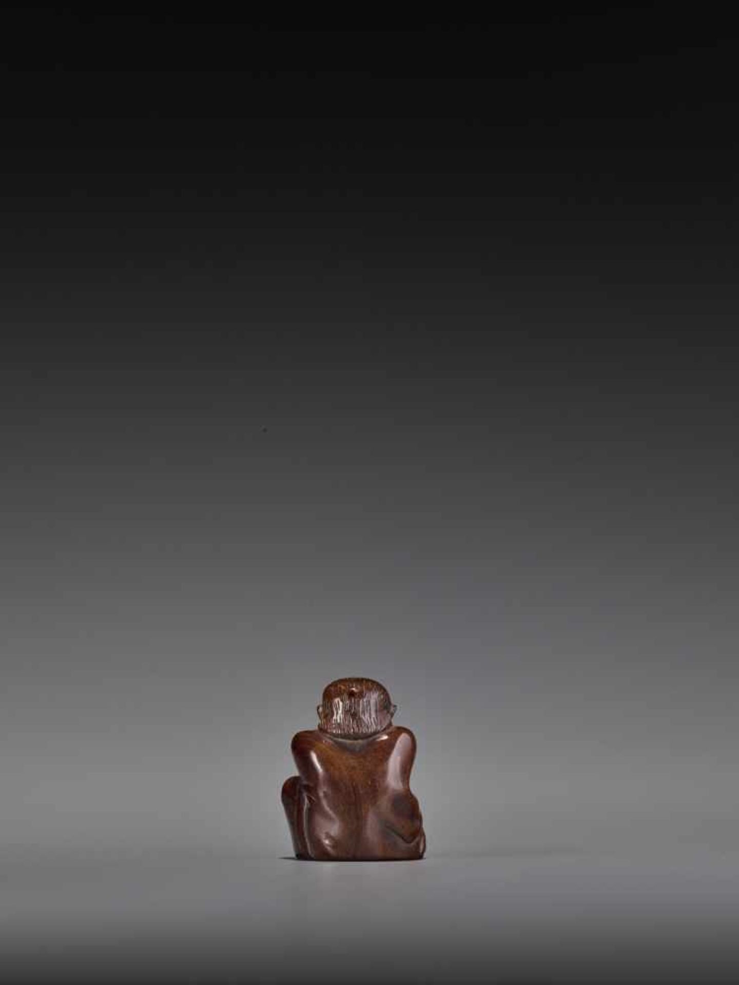 MIWA: A RARE WOOD NETSUKE OF CHAJIN By Miwa I (Yukan), signed Miwa with kakihanJapan, Edo, mid- - Bild 5 aus 9