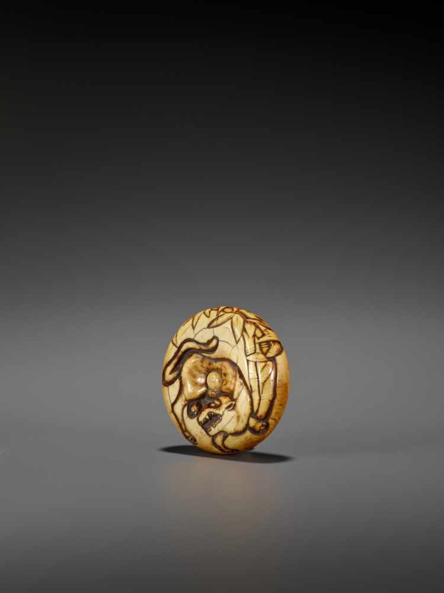 A LARGE EARLY IVORY MANJU WITH TIGER AND BAMBOO UnsignedJapan, 18th century, Edo period (1615-1868)A - Image 2 of 6