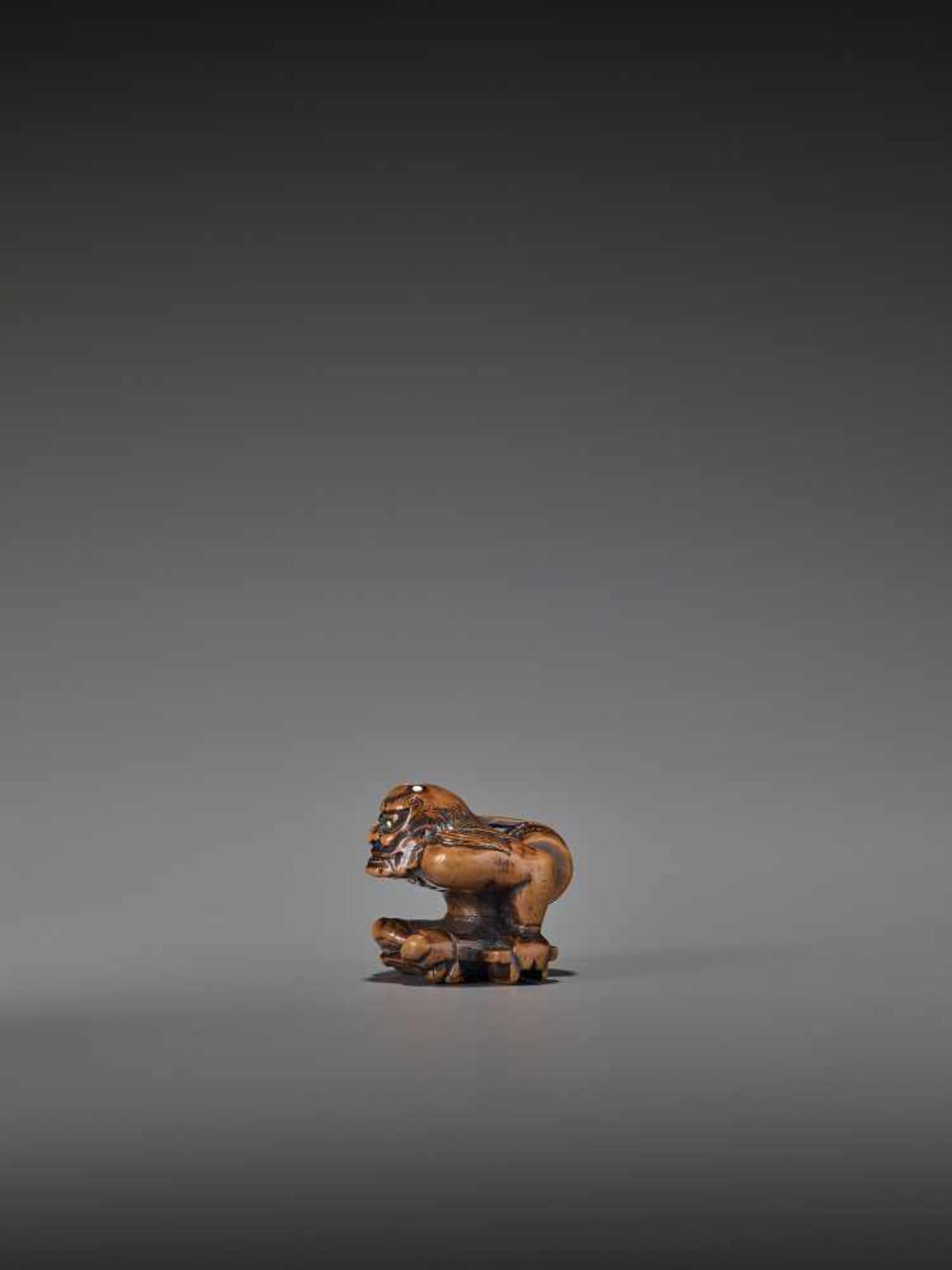 A FINE WOOD NETSUKE OF RAIJIN UnsignedJapan, probably Gifu, early 19th century, Edo period (1615- - Bild 5 aus 9