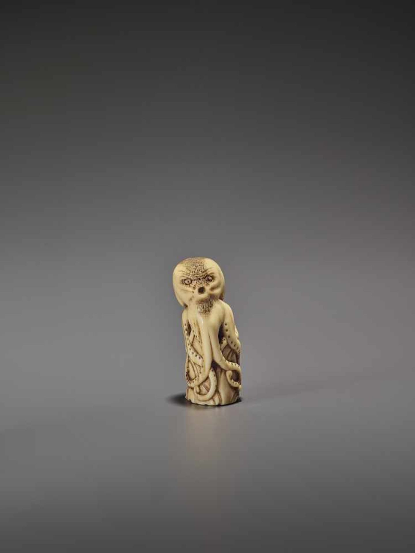 A RARE STAG ANTLER NETSUKE OF AN OCTOPUS UnsignedJapan, early 19th century, Edo period (1615-1868) - Image 8 of 10