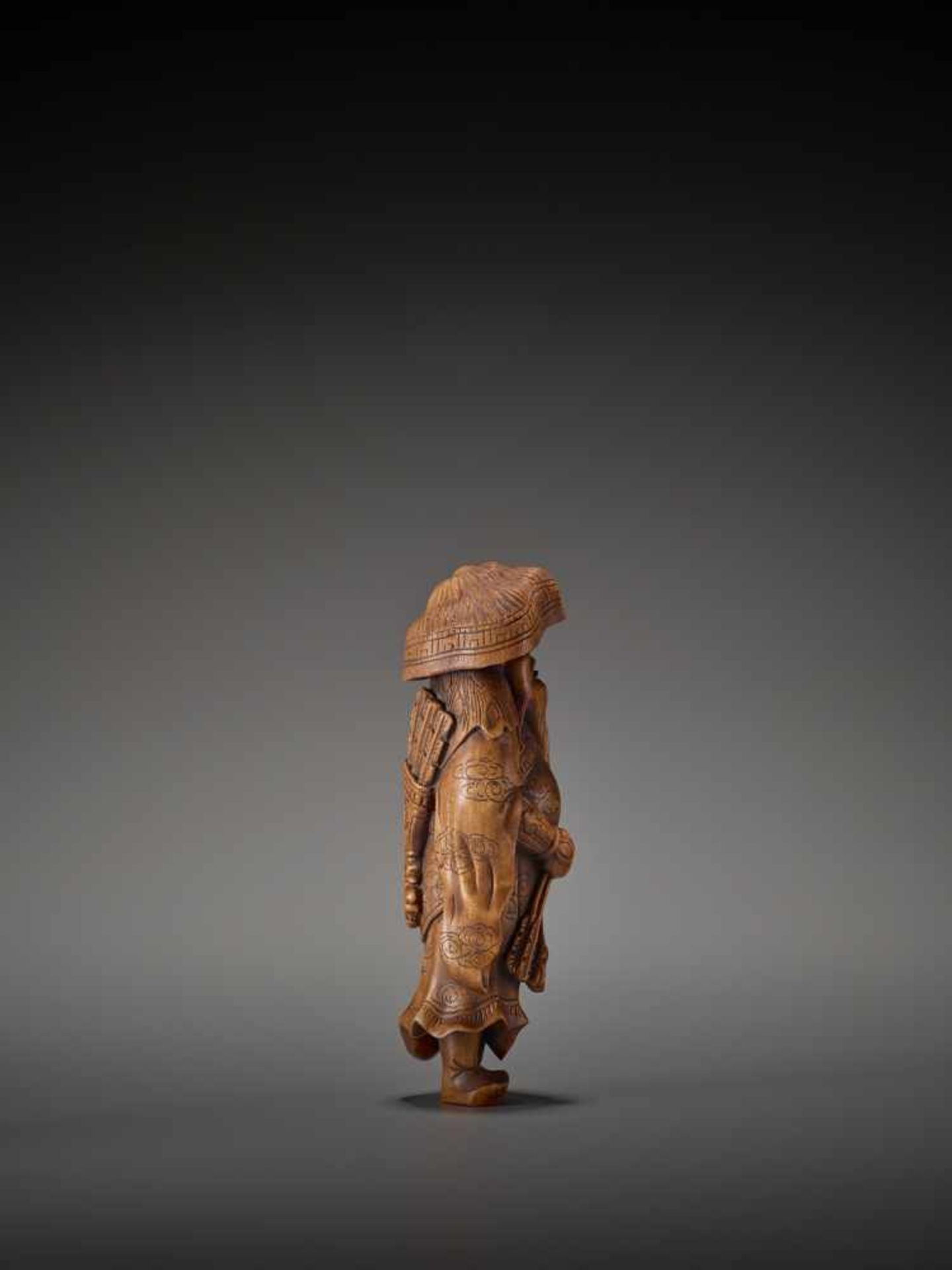 A LARGE WOOD FIGURE OF A TARTAR ARCHER Signed Tomokazu20th centuryThe wood of a reddish tone and - Bild 7 aus 12