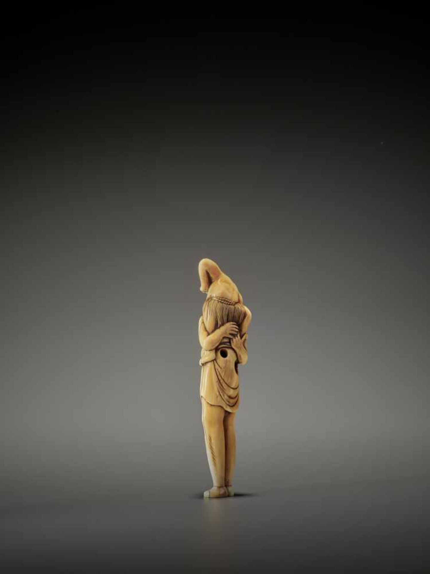 AN EXCELLENT TALL IVORY NETSUKE OF ASHINAGA AND TENAGA UnsignedJapan, late 18th century, Edo - Image 8 of 8