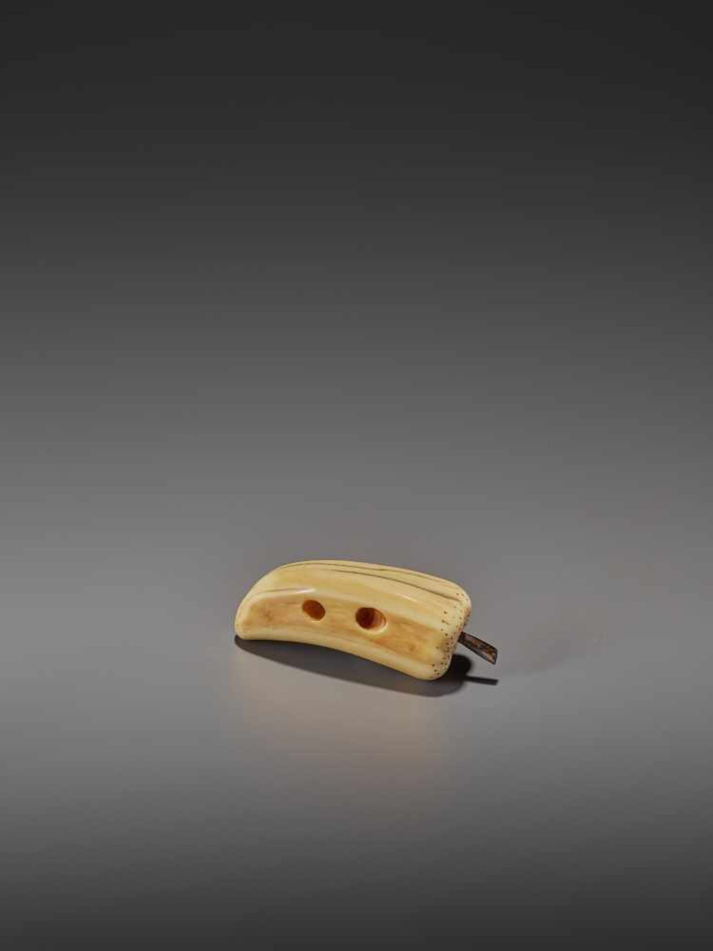 A VERY RARE MARINE IVORY NETSUKE OF A BELL PEPPER UnsignedJapan, 19th century, Edo period (1615- - Image 7 of 11