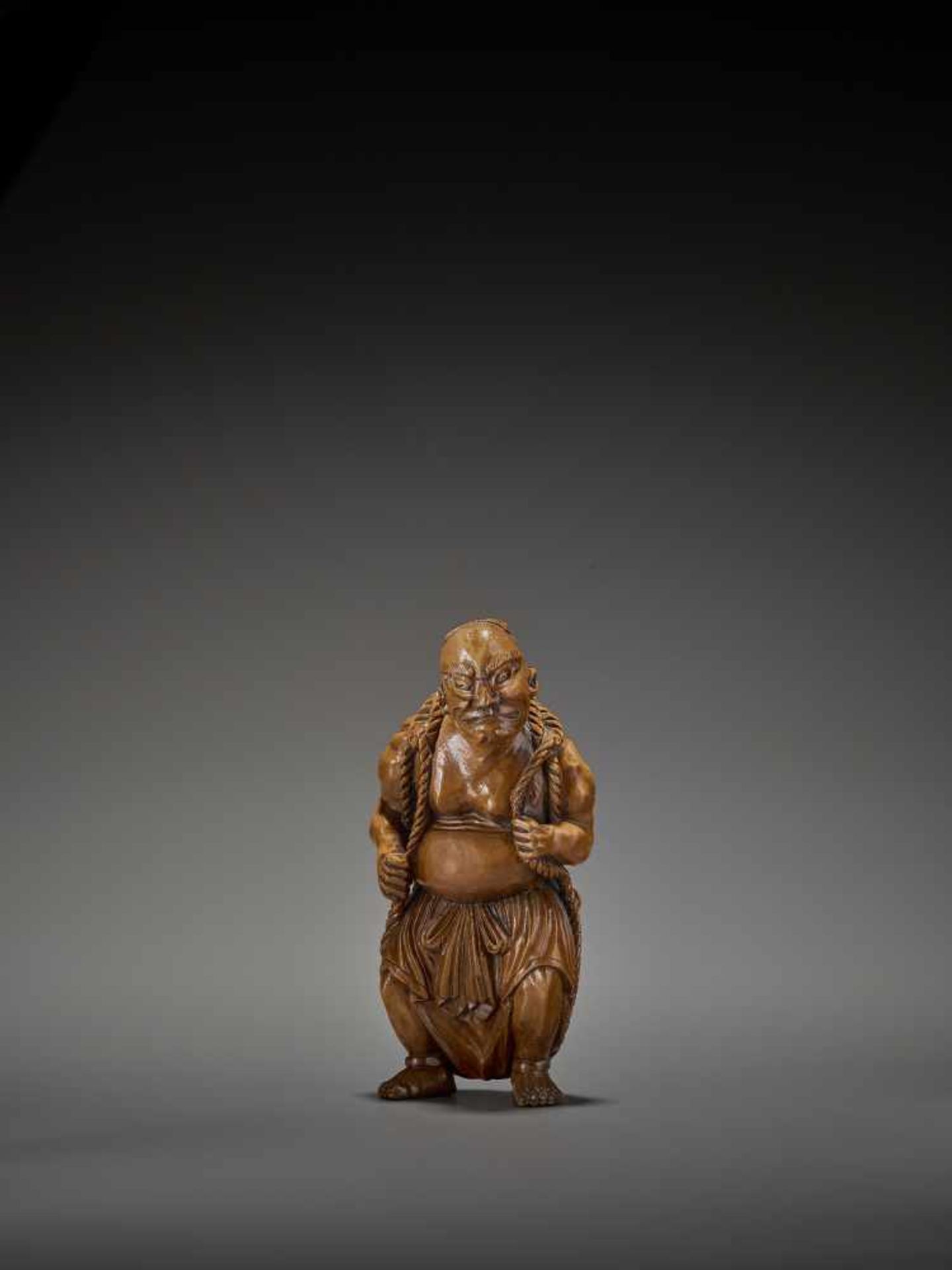 A RARE AND GIGANTIC ACTOR’S WOOD NETSUKE OF A NIO WITH WARAJI UnsignedJapan, 19th century, Edo - Image 7 of 8