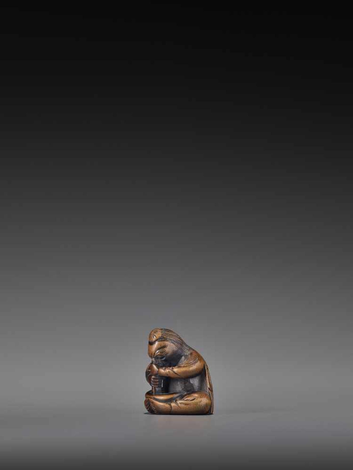 A WOOD NETSUKE OF A TENGU STIRRING MISO UnsignedJapan, 19th century, Edo period (1615-1868)A wood - Bild 4 aus 9