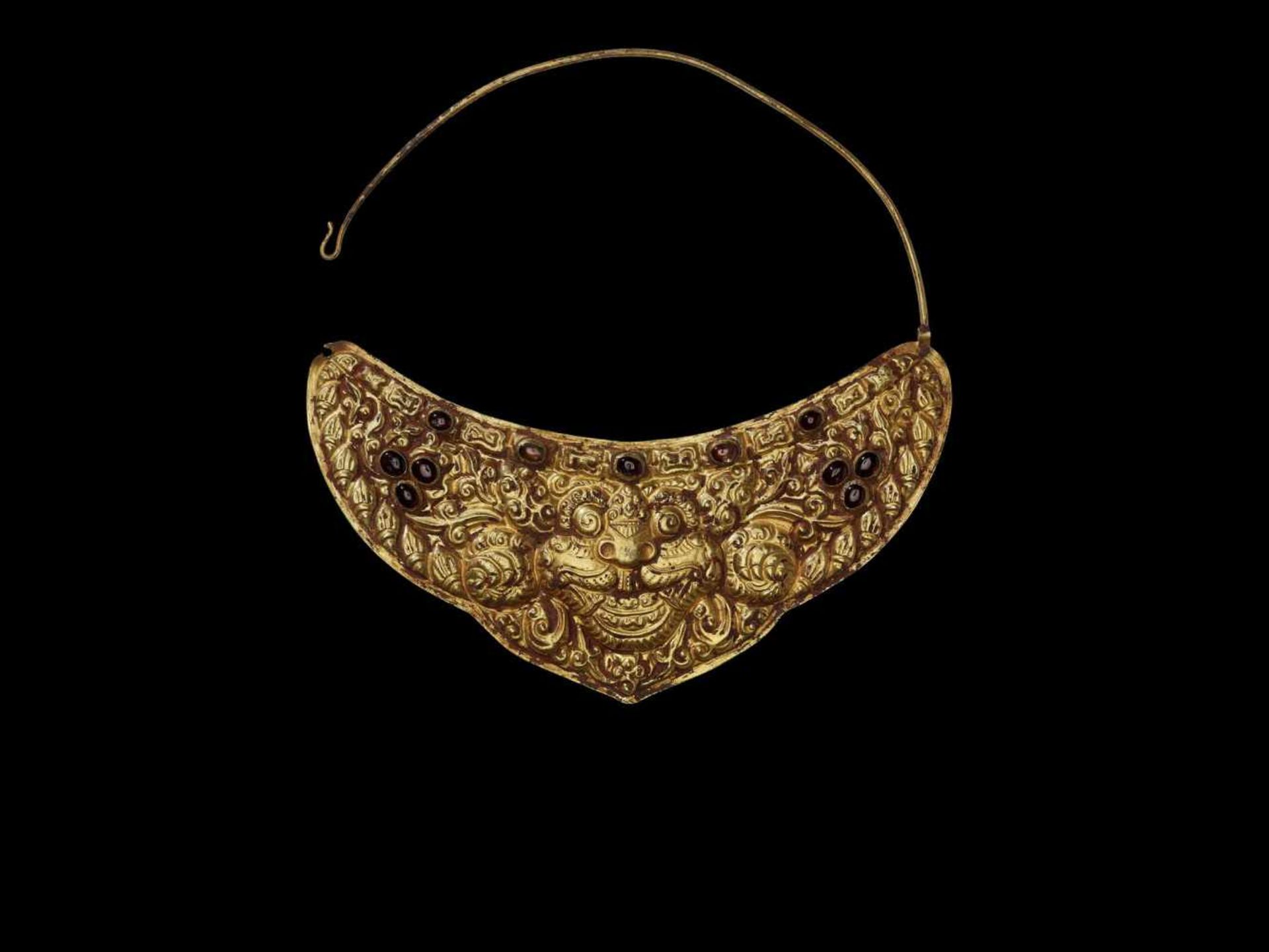 A CHAM GOLD NECKLACE WITH A CRESCENT MOON PECTORAL DEPICTING KALA Central Cham kingdom, classical