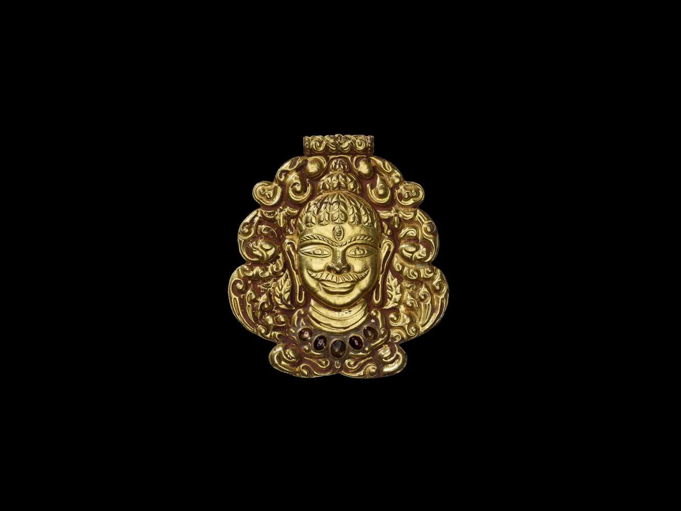 A CHAM GOLD REPOUSSÉ PENDANT DEPICTING SHIVA WITH GEMSTONES Champa, classical period, 10th