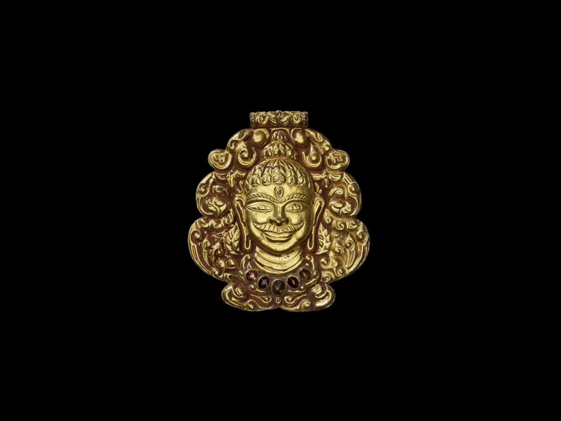 A CHAM GOLD REPOUSSÉ PENDANT DEPICTING SHIVA WITH GEMSTONES Champa, classical period, 10th