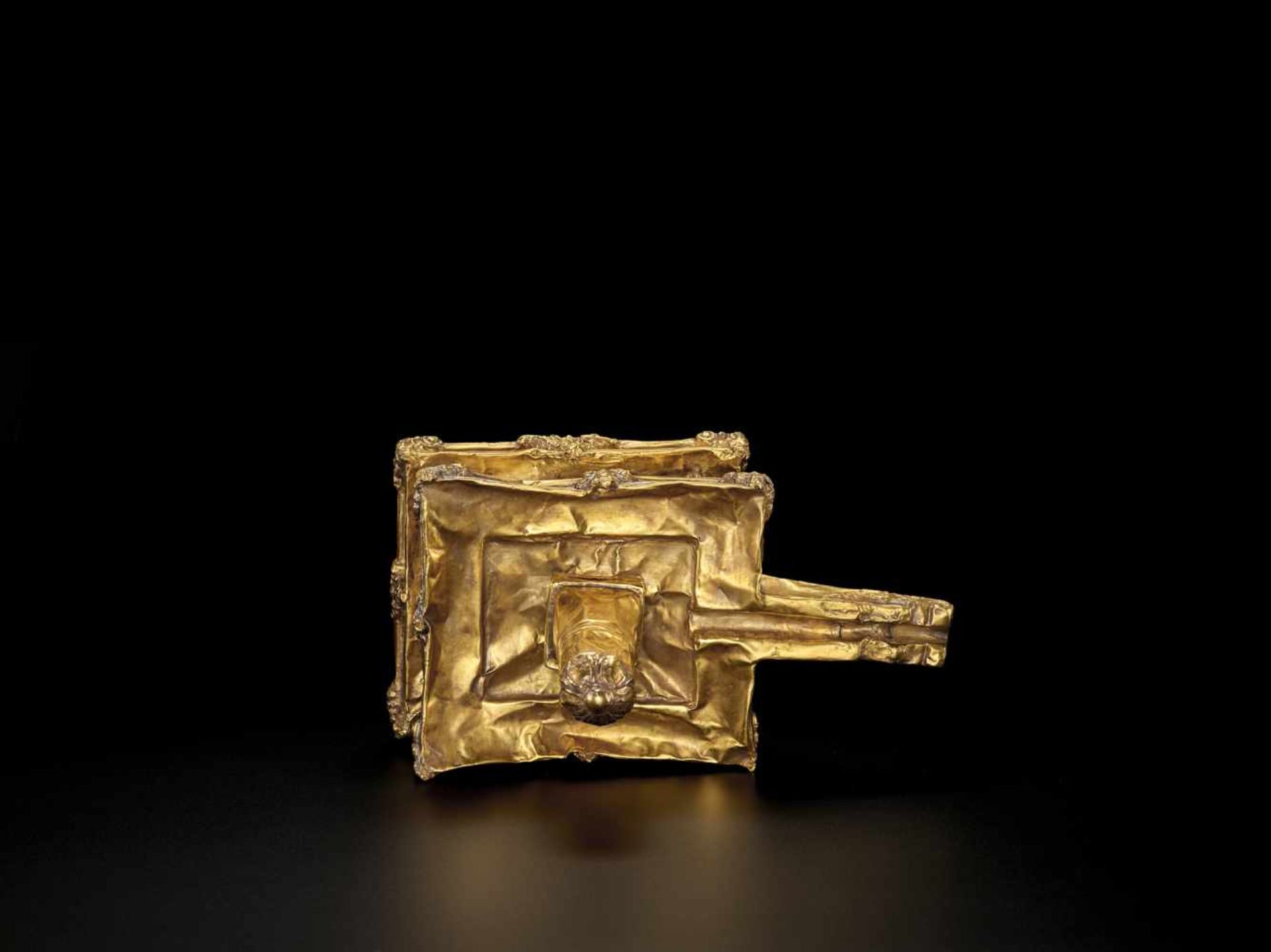 AN UNUSUAL CHAM REPOUSSÉ GOLD MINIATURE LINGAM WITH ELEPHANT SPOUT Champa, 10th – 12th century. A - Bild 9 aus 9