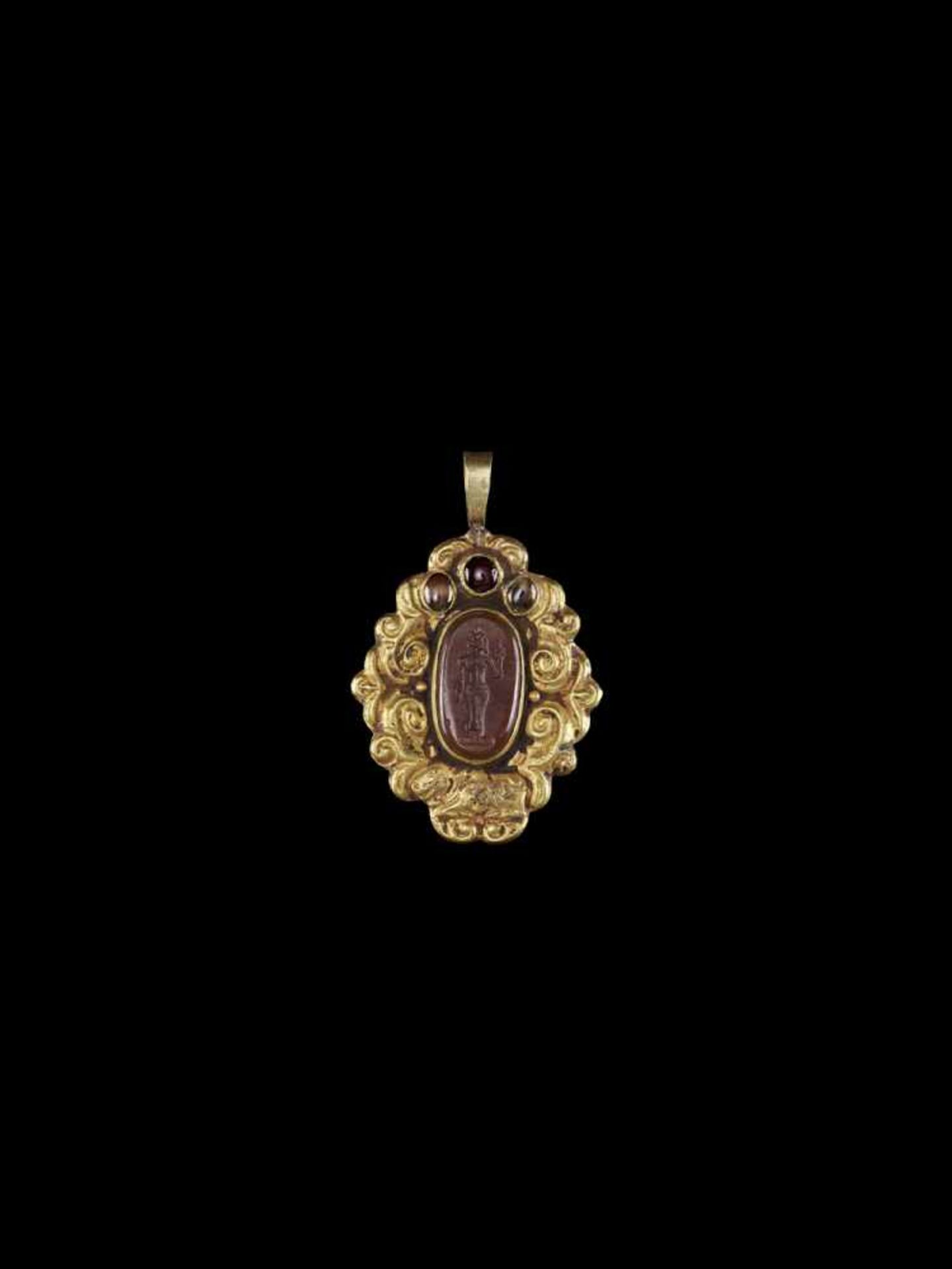 A CHAM REPOUSSÉ GOLD PENDANT WITH STONE INTAGLIO DEPICTING SHIVA Central Cham kingdom, early