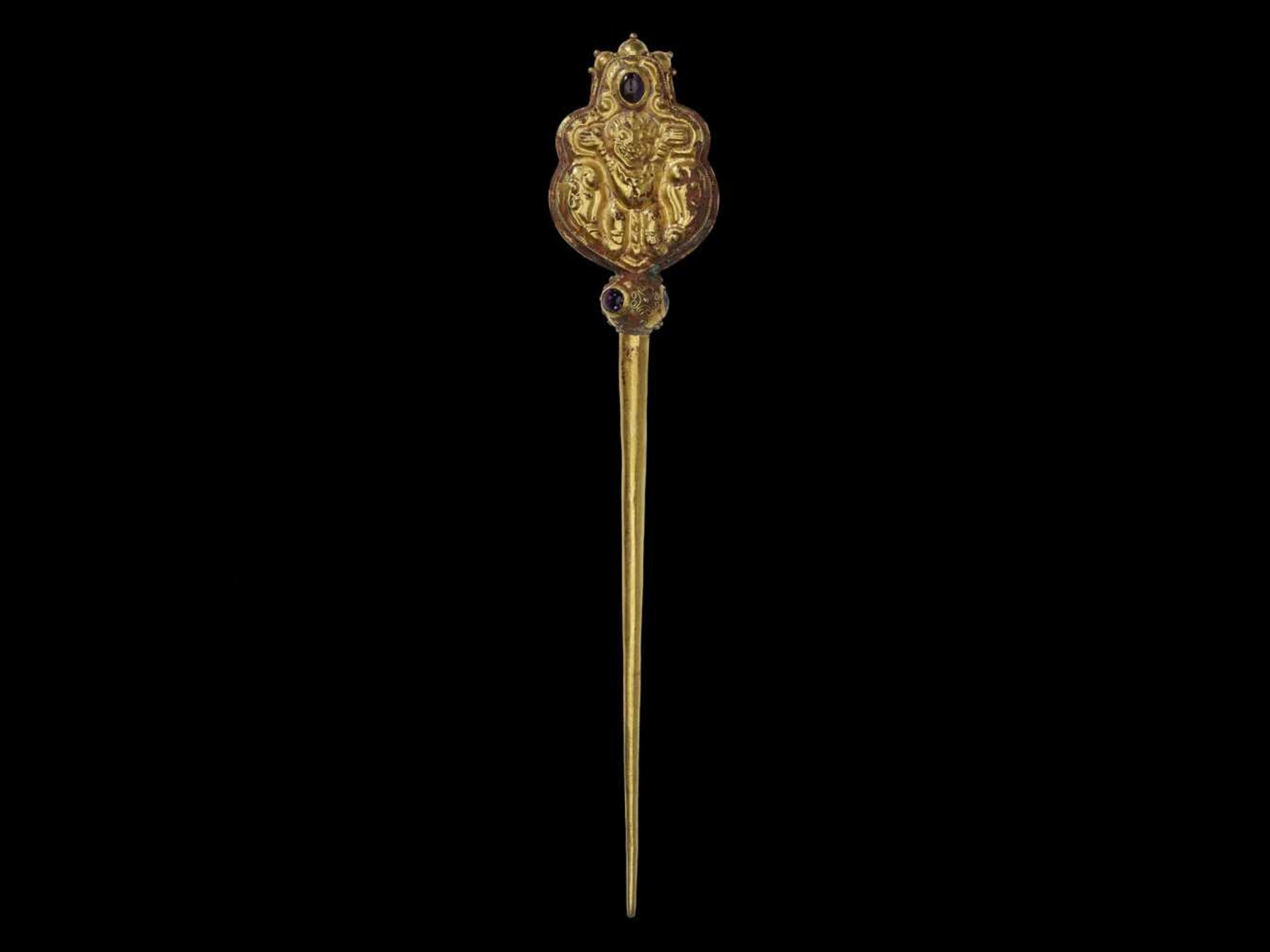 A RARE CHAM REPOUSSÉ GOLD HAIRPIN WITH DANCING KALA Central Cham kingdom, most probably Vijaya,