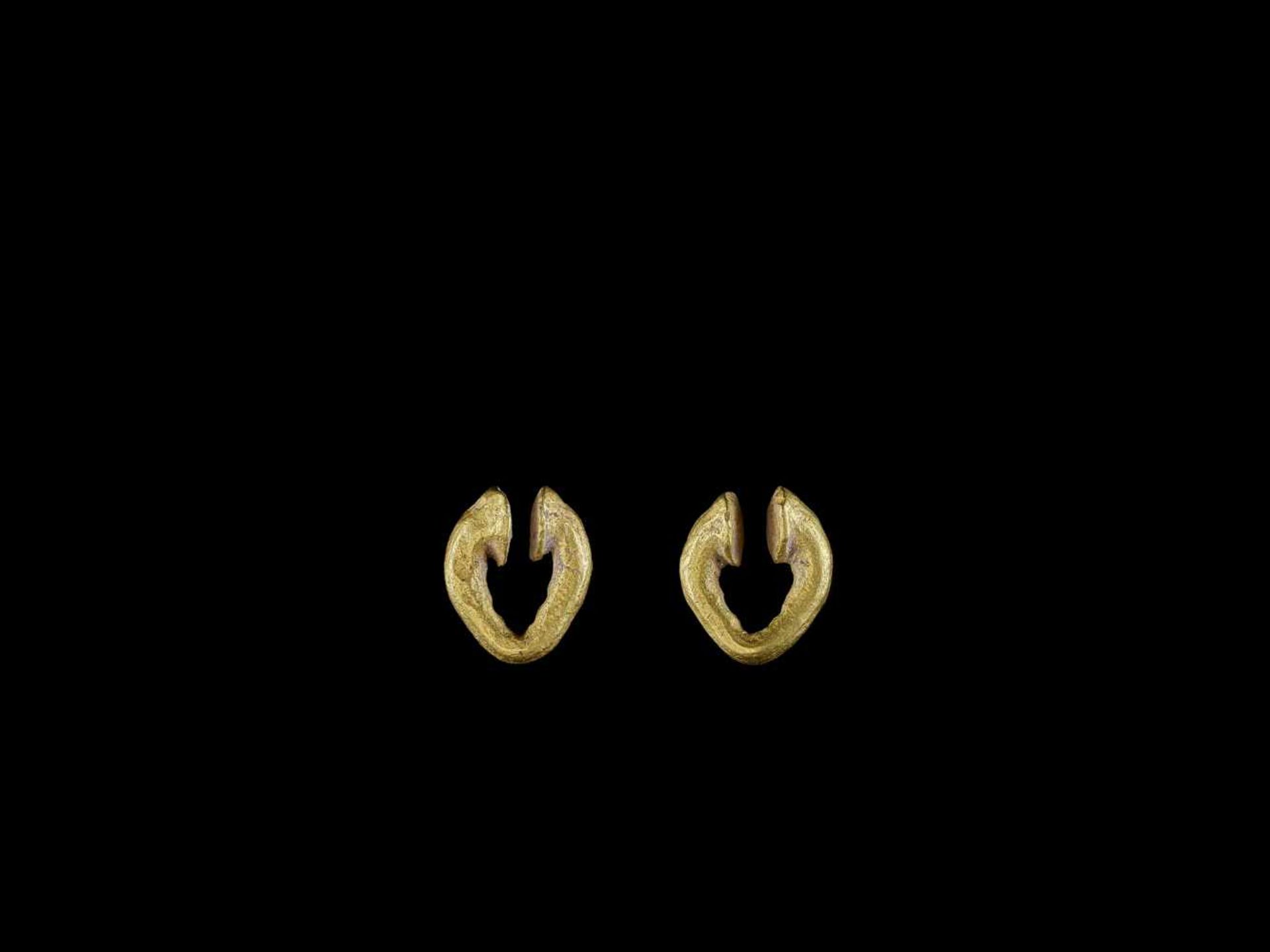 A PAIR OF GOLD EAR ORNAMENTS, ÓC EO CULTURE Óc Eo Culture, Mekong Delta, 3rd – 7th century. The - Image 3 of 3