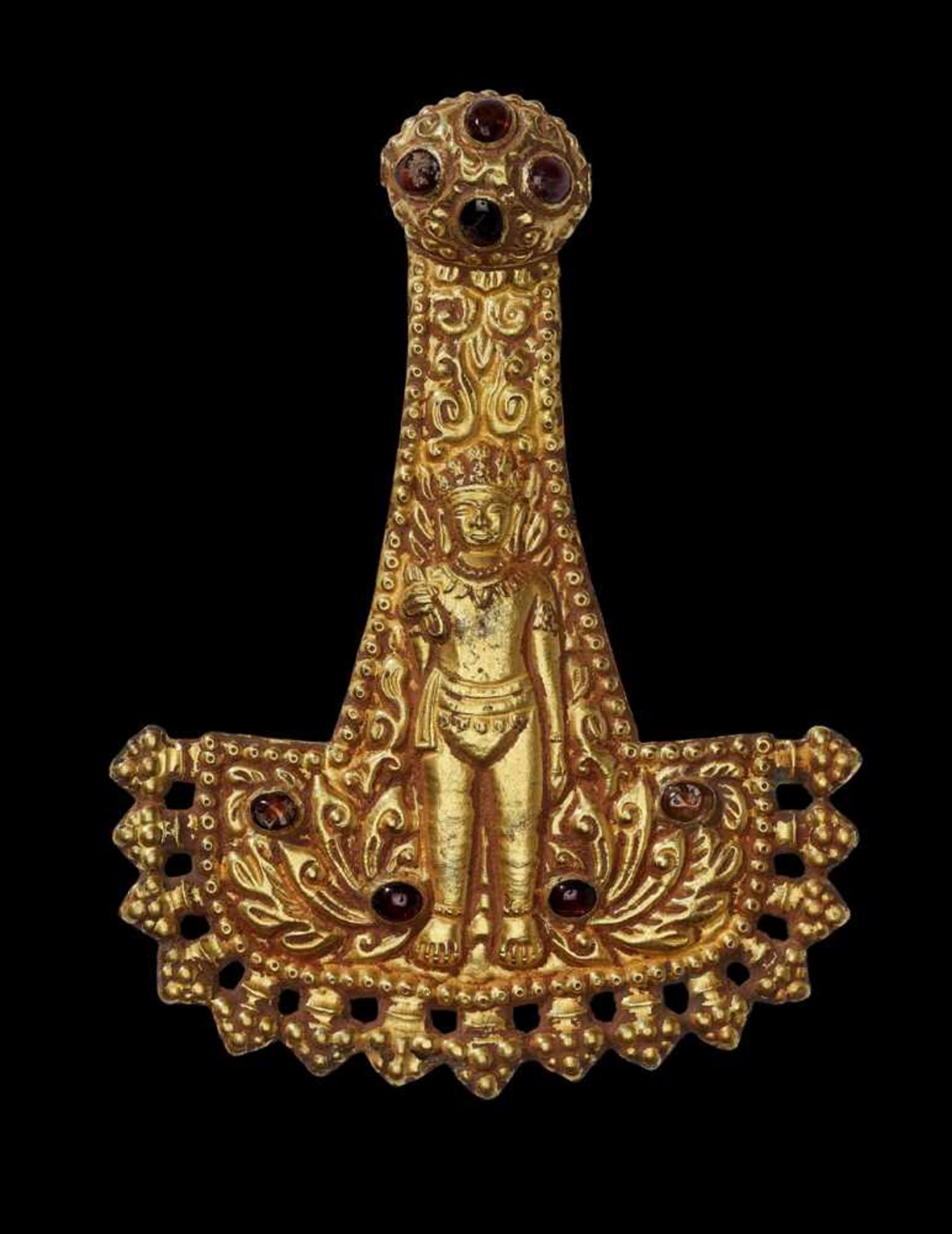 A CHAM REPOUSSÉ GOLD PENDANT WITH INDRA Central or southern Cham kingdom, Tra Kieu Style, 11th – - Bild 3 aus 4