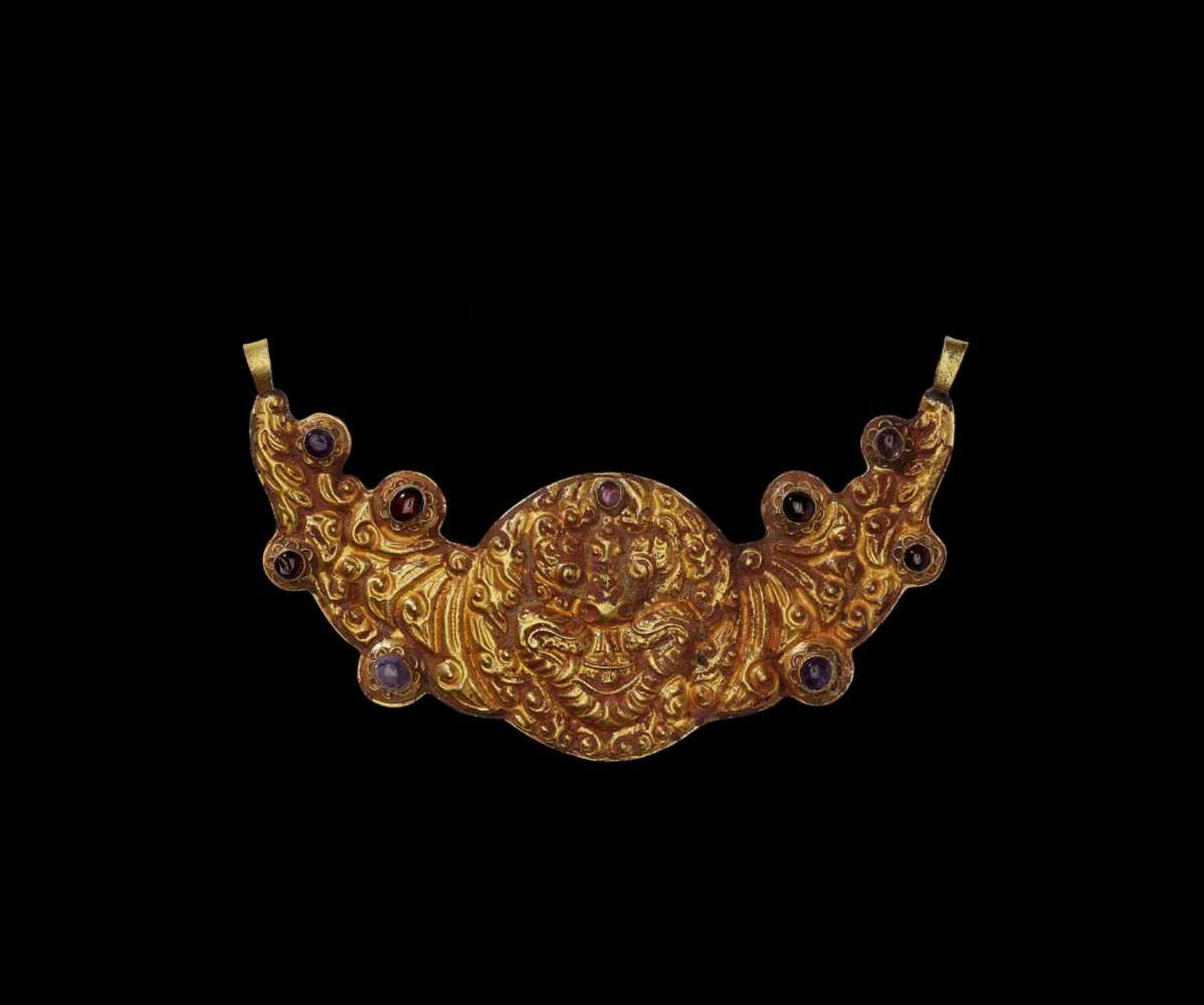 A CHAM REPOUSSÉ GOLD CRESCENT MOON PECTORAL DEPICTING KALA Central or southern Cham kingdom, - Image 4 of 5