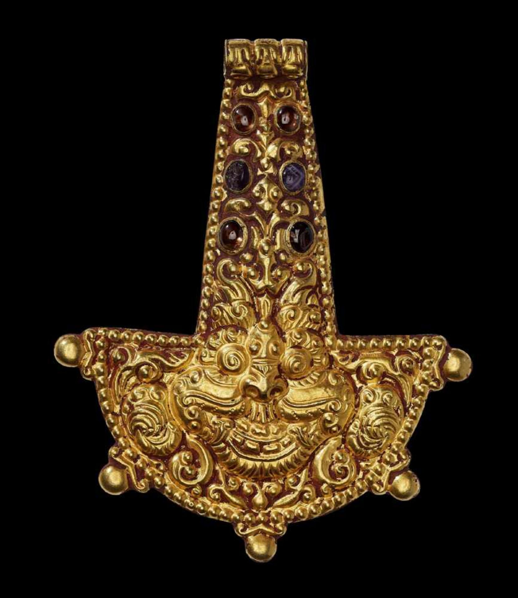 A CHAM GOLD PENDANT WITH HEAD OF KALA Central or southern Cham kingdom, Tra Kieu Style, 11th – - Bild 4 aus 5