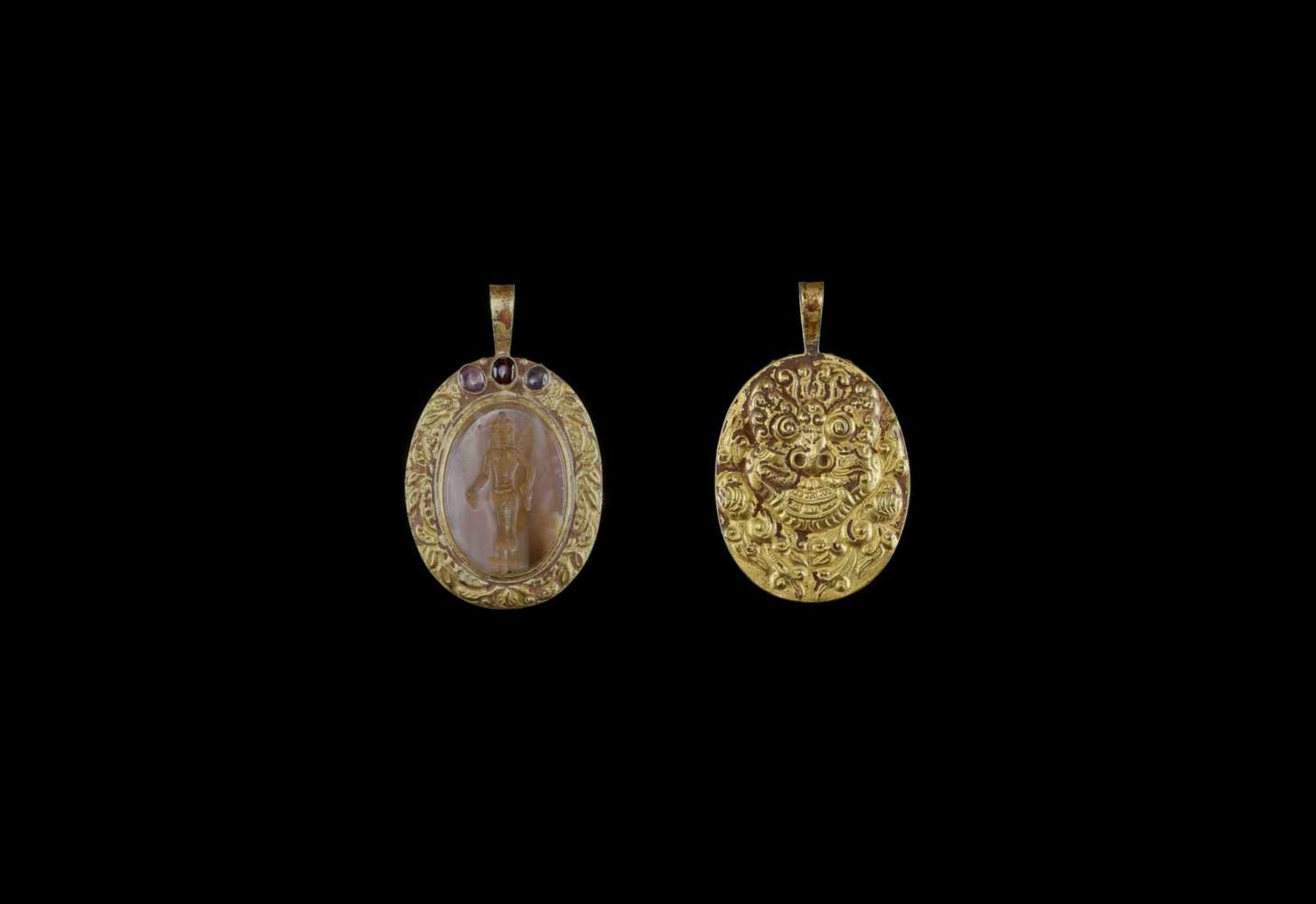 A CHAM REPOUSSÉ GOLD PENDANT WITH STONE INTAGLIO DEPICTING A HINDU DEITY Central or southern Cham