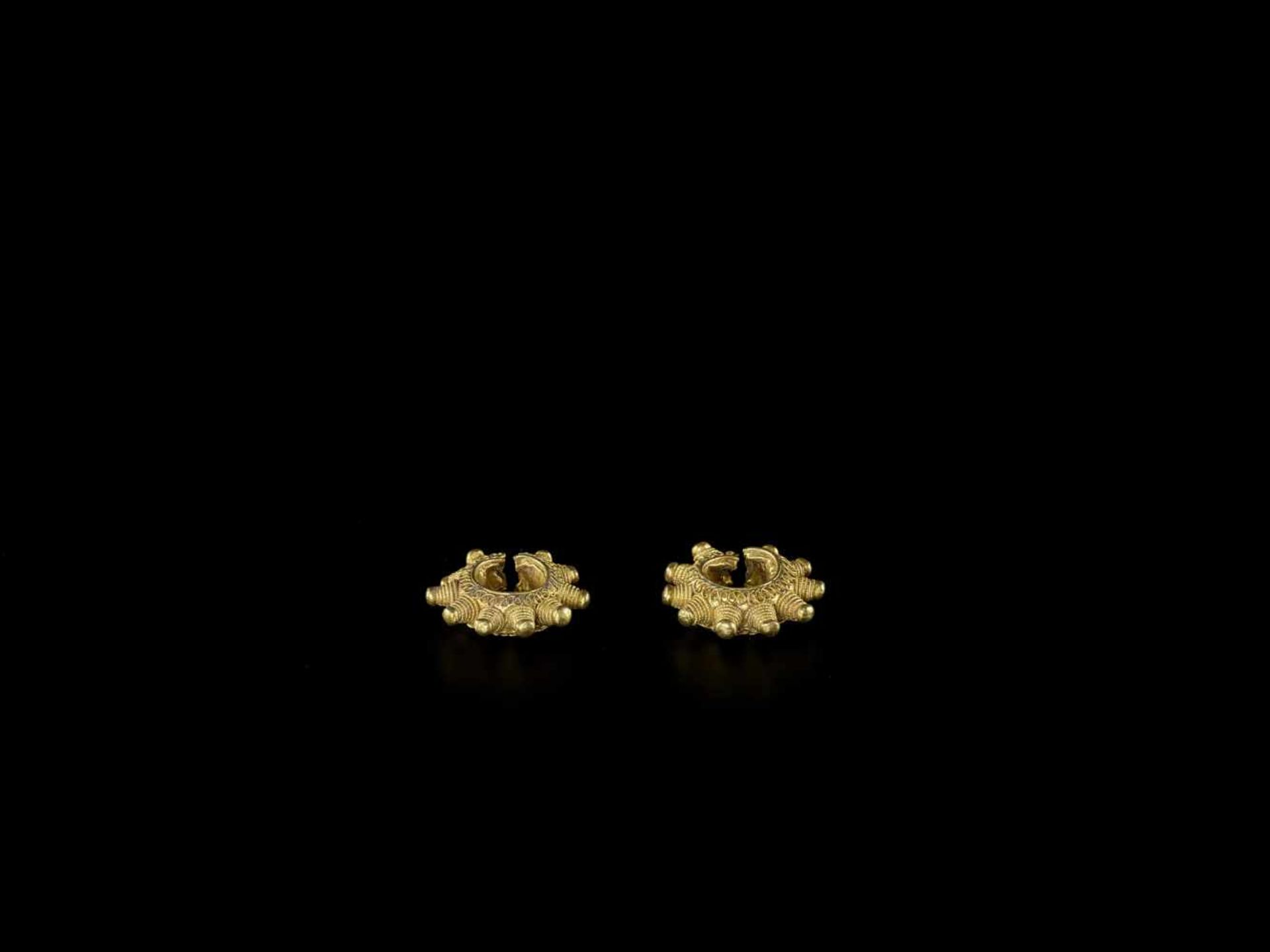 A PAIR OF GOLD EAR ORNAMENTS WITH ELABORATE GOLD THREAD DECORATIONS South East Asian Archipelago, - Image 4 of 6