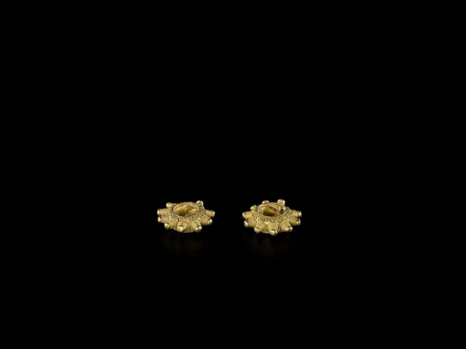 A PAIR OF GOLD EAR ORNAMENTS WITH ELABORATE GOLD THREAD DECORATIONS South East Asian Archipelago, - Image 5 of 6