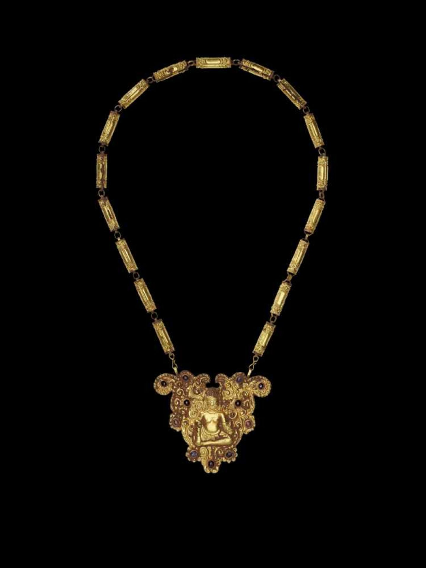 A CHAM REPOUSSÉ GOLD NECKLACE WITH A PECTORAL DEPICTING A SEATED HINDU DEITY Central or southern