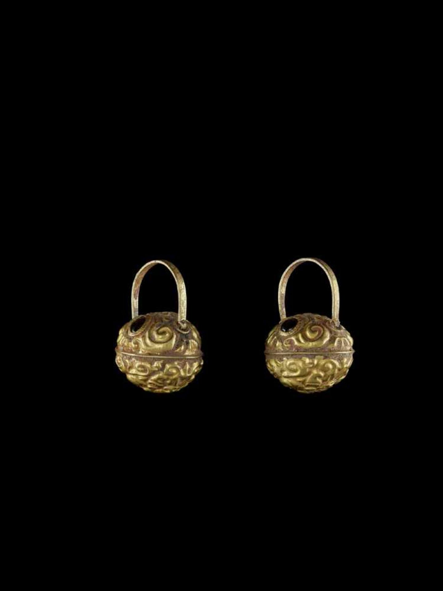 A PAIR OF BELL-SHAPED CHAM REPOUSSÉ GOLD EAR ORNAMENTS Champa, classical period, 10th – 12th - Image 4 of 4