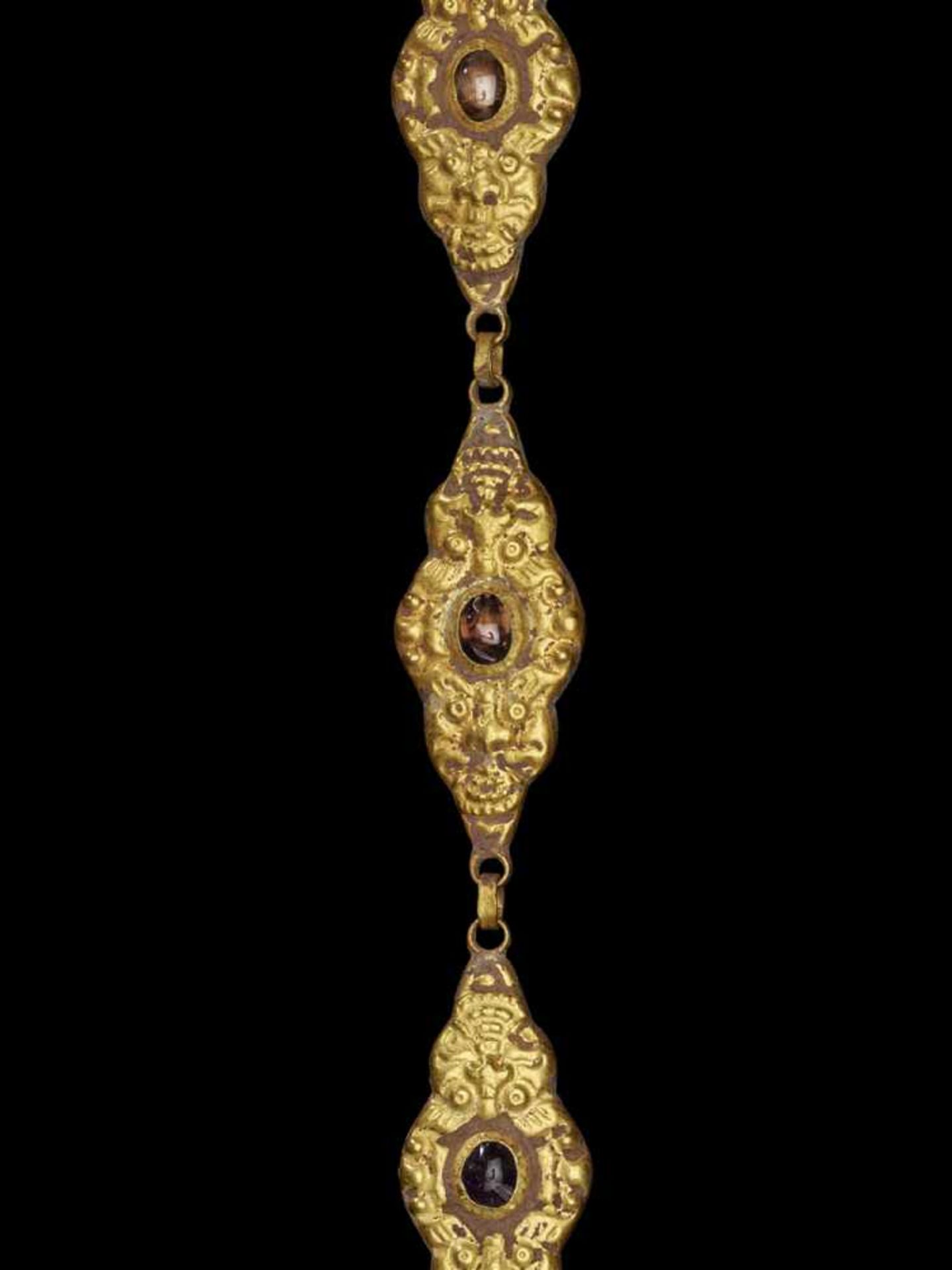 A CHAM REPOUSSÉ GOLD NECKLACE WITH A PECTORAL DEPICTING A HINDU DEITY Central Cham kingdom, - Image 4 of 6