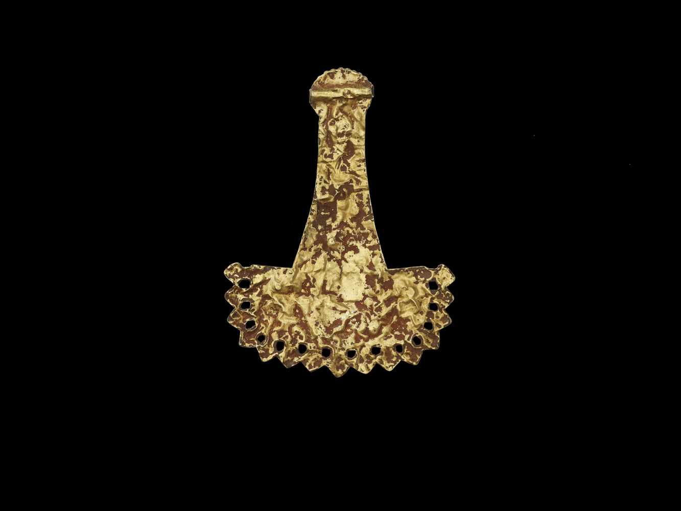 A CHAM REPOUSSÉ GOLD PENDANT WITH INDRA Central or southern Cham kingdom, Tra Kieu Style, 11th – - Image 2 of 4