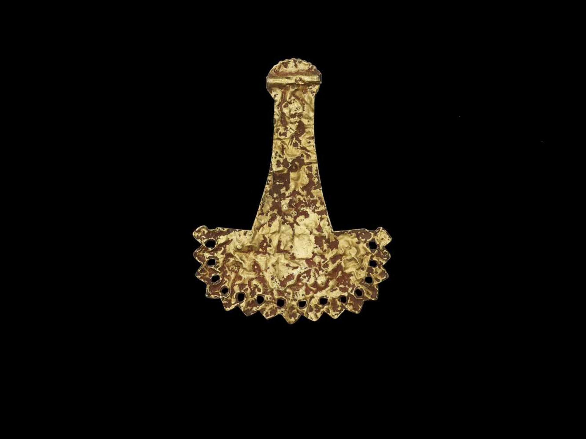 A CHAM REPOUSSÉ GOLD PENDANT WITH INDRA Central or southern Cham kingdom, Tra Kieu Style, 11th – - Bild 2 aus 4