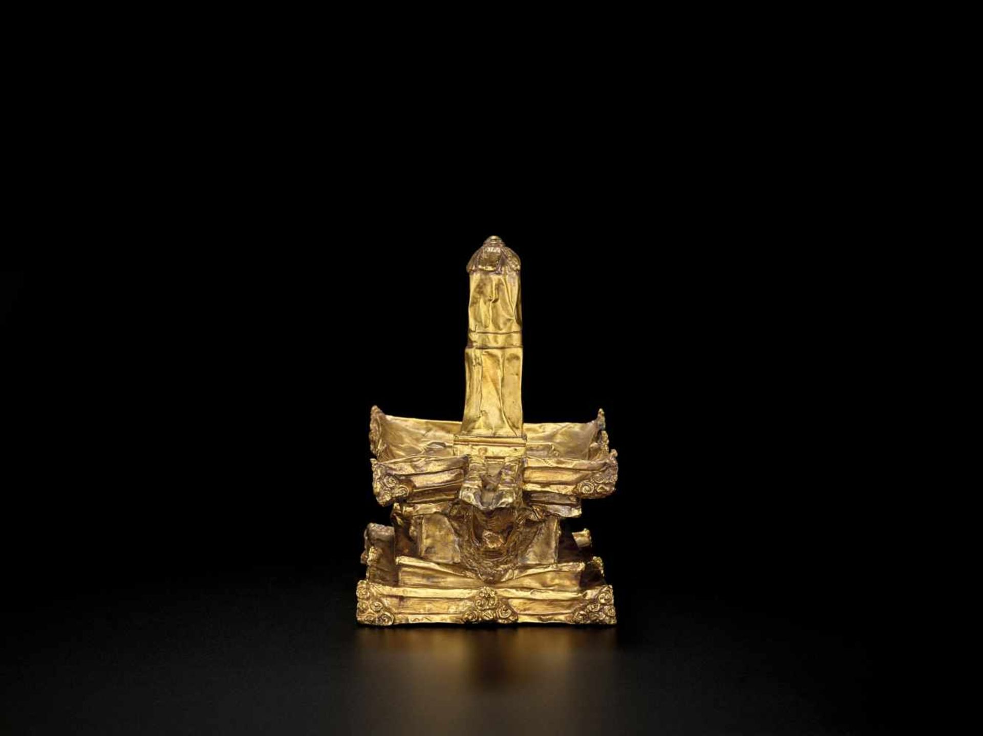 AN UNUSUAL CHAM REPOUSSÉ GOLD MINIATURE LINGAM WITH ELEPHANT SPOUT Champa, 10th – 12th century. A - Bild 7 aus 9