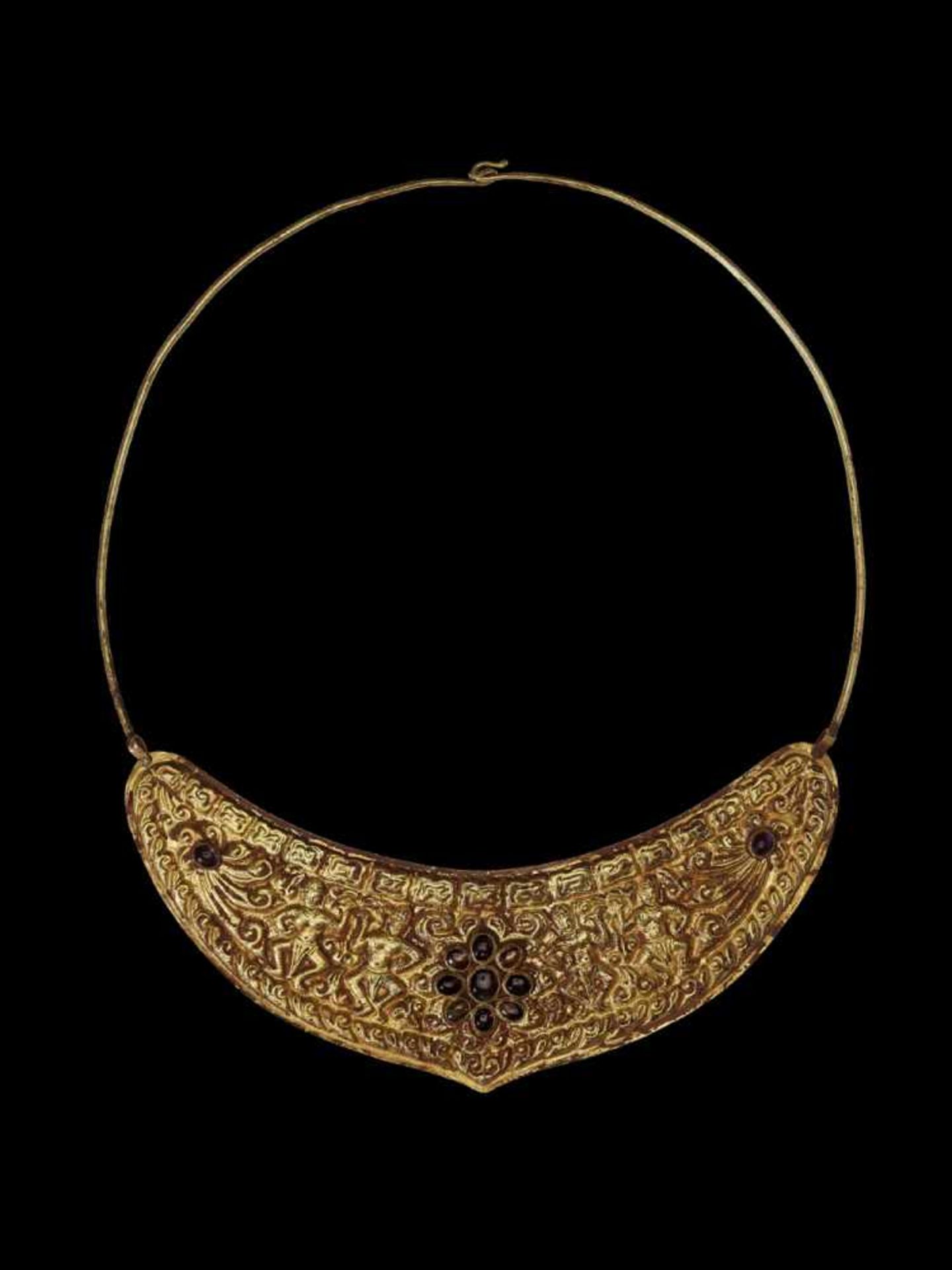 A CHAM GOLD NECKLACE WITH A CRESCENT MOON PECTORAL Central or southern Cham kingdom, period of Khmer