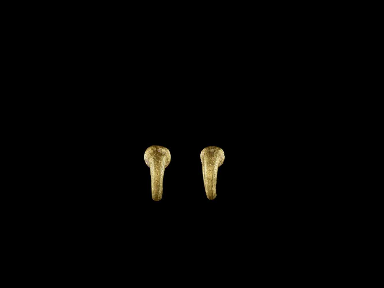 A PAIR OF GOLD EAR ORNAMENTS, ÓC EO CULTURE Óc Eo Culture, Mekong Delta, 3rd – 7th century. The - Image 2 of 3