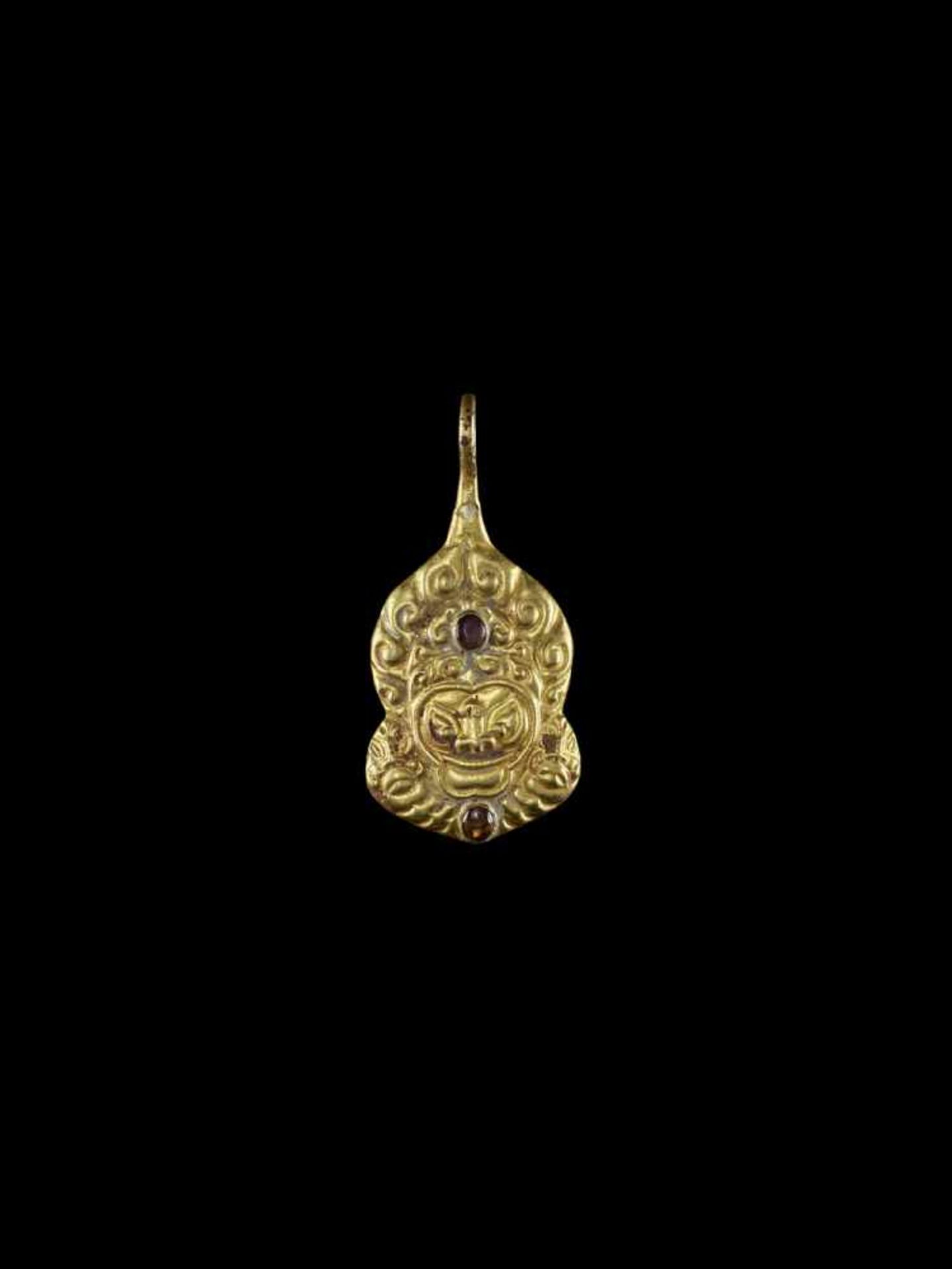 A CHAM REPOUSSÉ GOLD EAR ORNAMENT WITH A LION FACE Champa, 10th – 12th century. The pendant-like