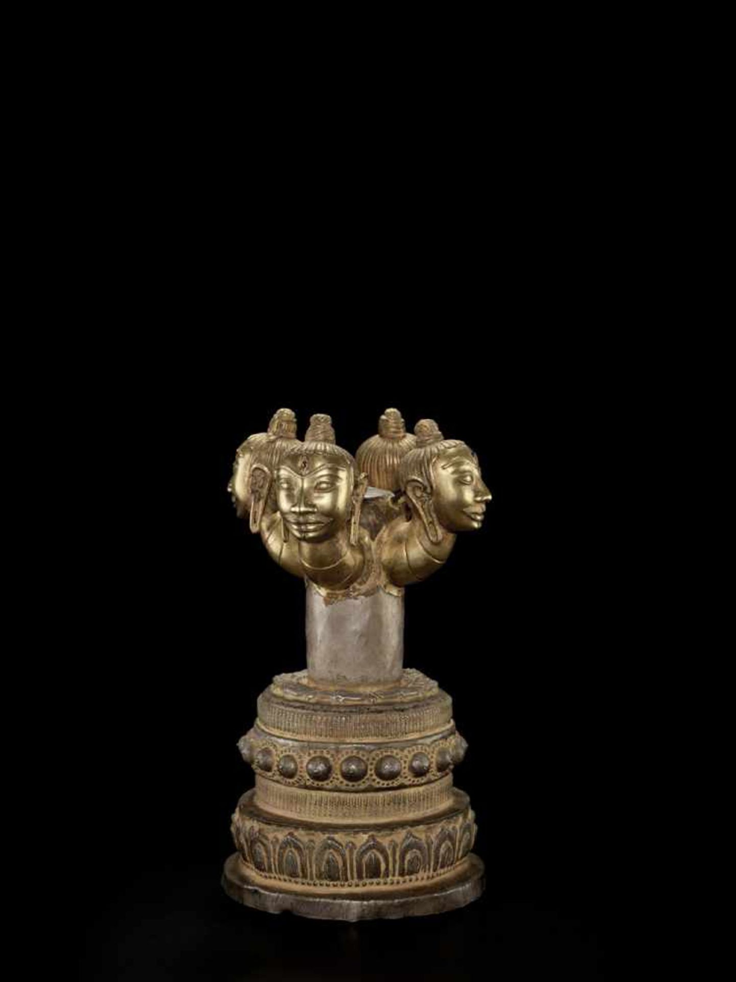 zurückgezogen / withdrawn---AN EXQUISITE AND EXCEPTIONALLY RARE CHAM LINGAM WITH FOUR GOLD SHIVA - Bild 5 aus 9