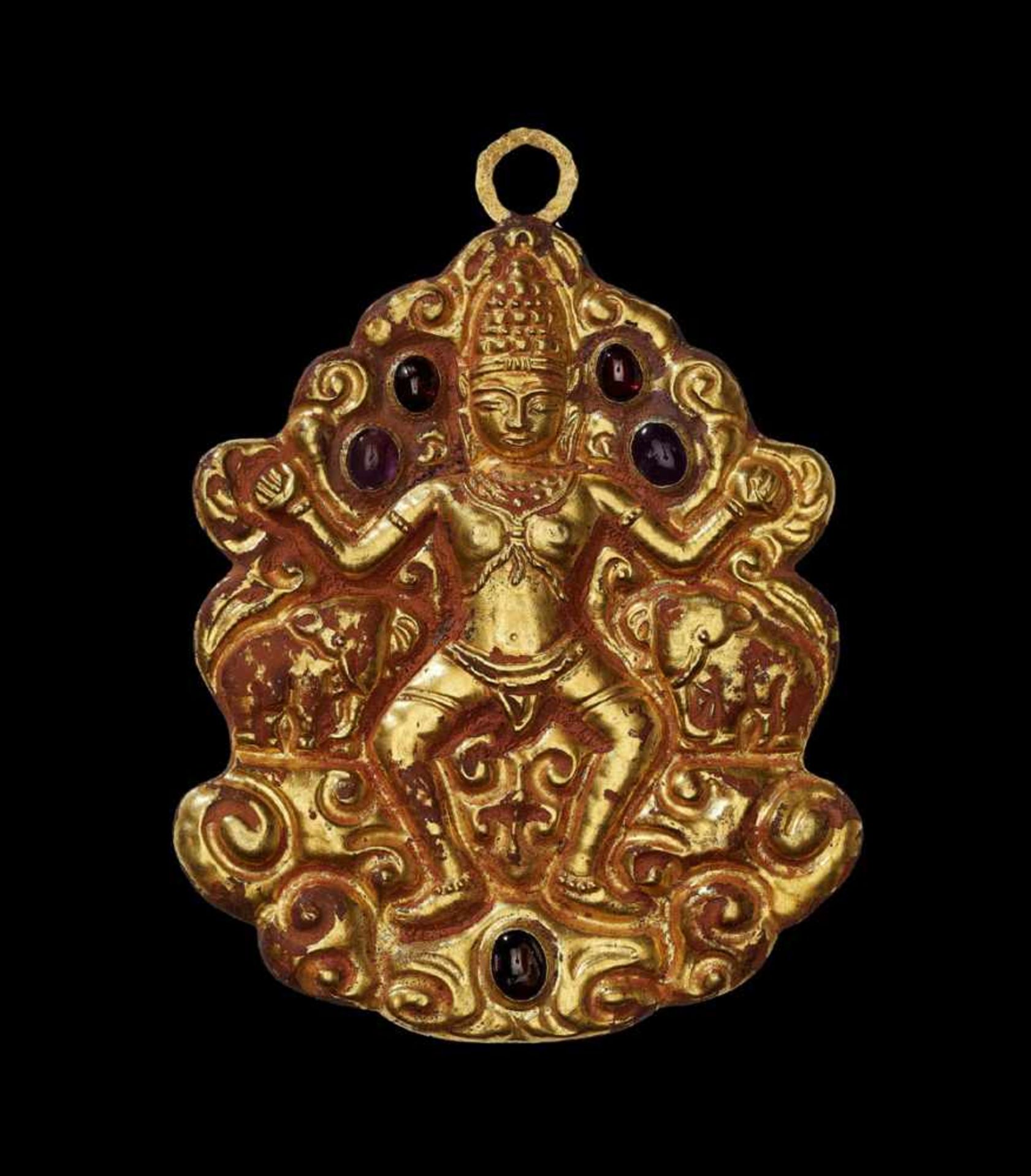 A RARE CHAM REPOUSSÉ GOLD PENDANT WITH DANCING INDRA AND ELEPHANTS Central Cham kingdom, classical - Image 3 of 4