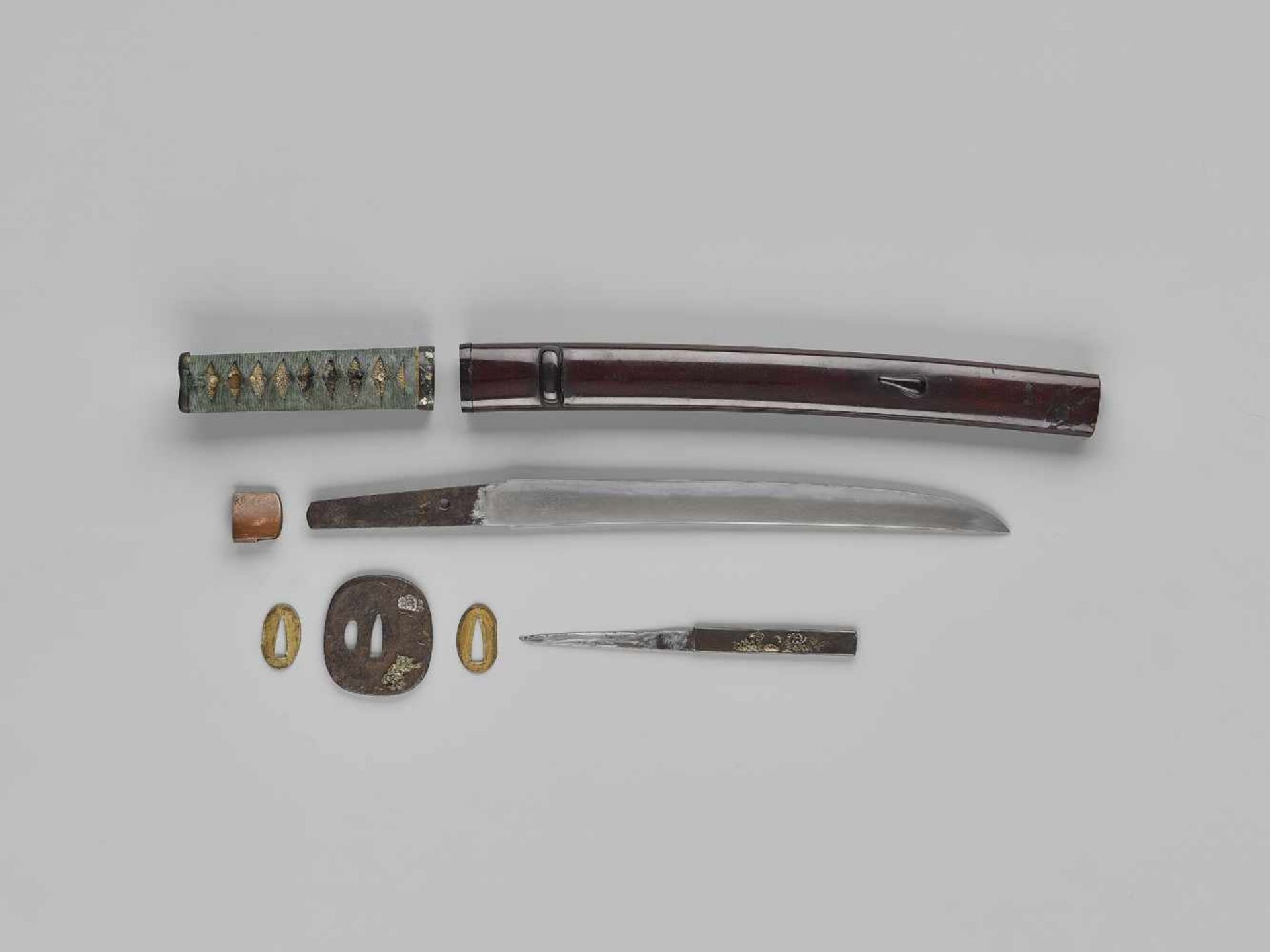 TOMOTSUGU: A TANTO IN KOSHIRAE By Tomotsugu, signed TomotsuguJapan, c. 16th to 17th centuryThe - Bild 6 aus 13