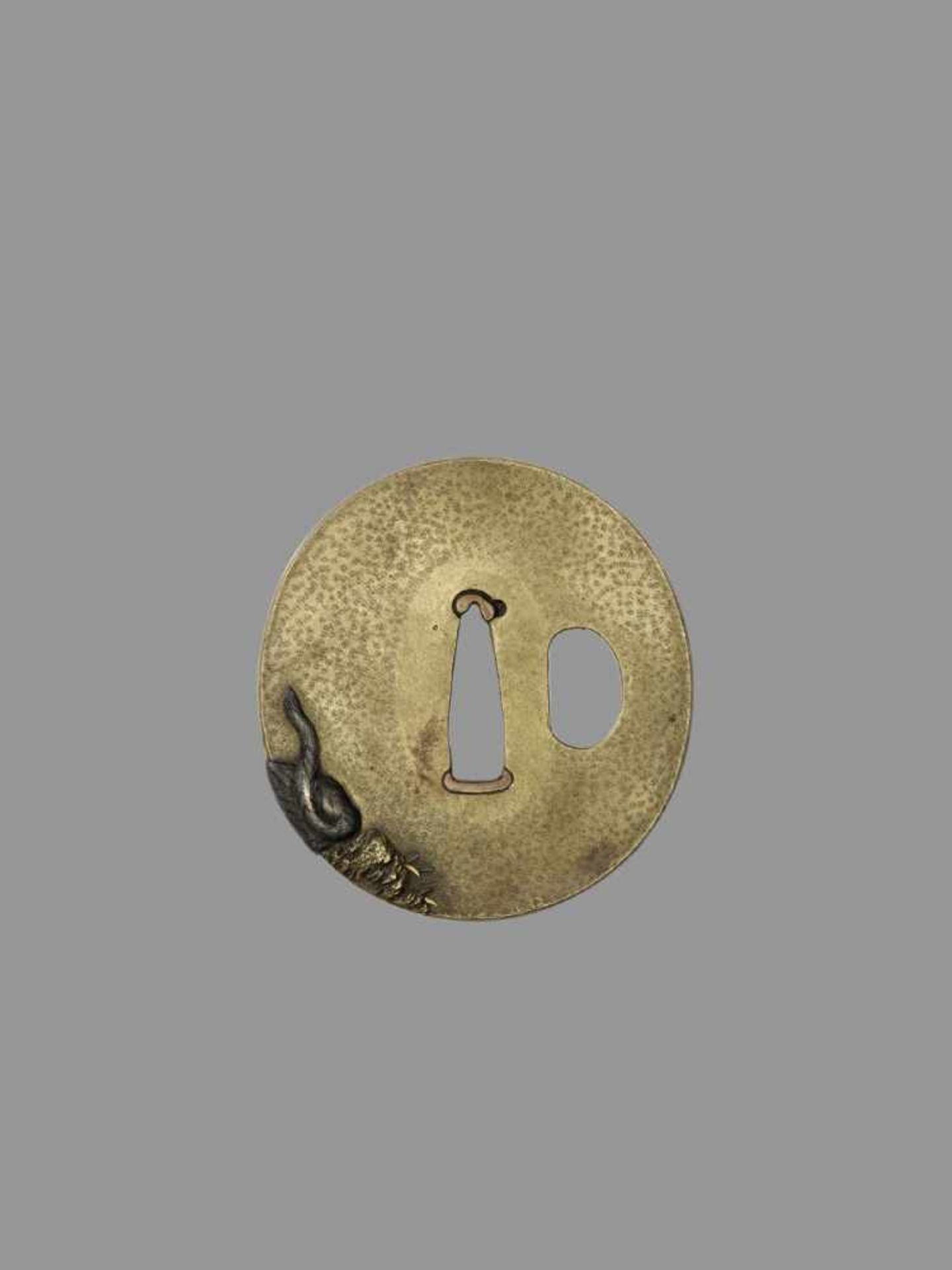 SOMEYA KAZUNOBU: A FINE SENTOKU TSUBA WITH TIGER By Someya Kazunobu (active ca. 1848-1850), signed - Bild 4 aus 5