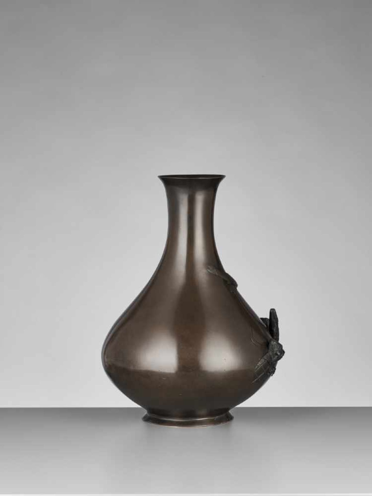 RINSHOSAI: A PEAR-SHAPED BRONZE VASE By Rinshosai, signed RinshosaiJapan, Meiji period (1868-1912) - Image 6 of 10