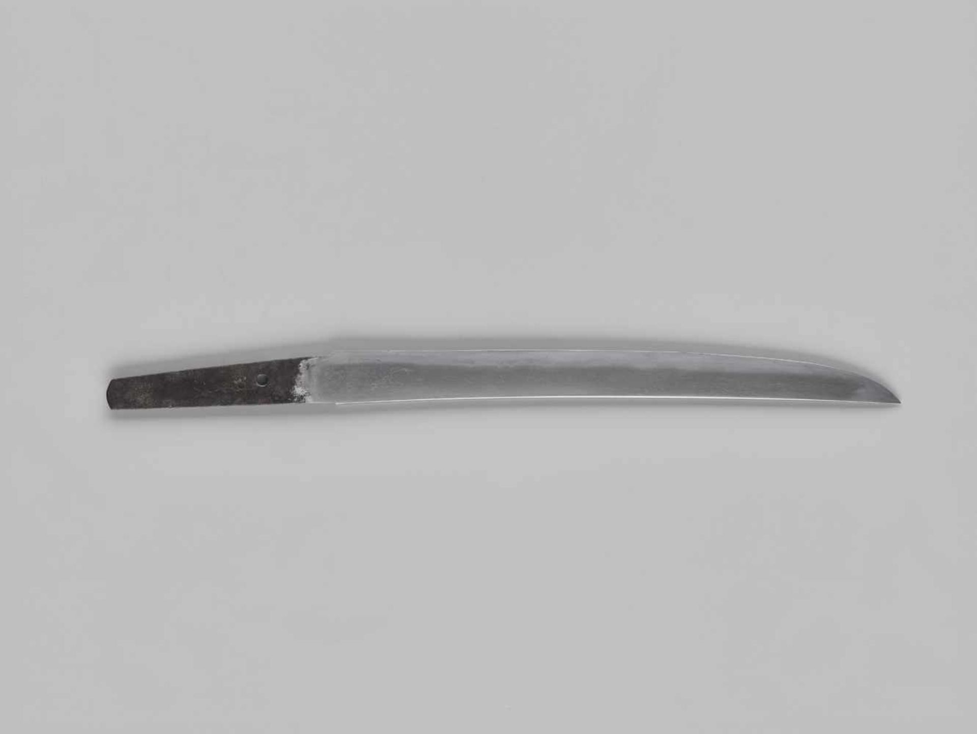 TOMOTSUGU: A TANTO IN KOSHIRAE By Tomotsugu, signed TomotsuguJapan, c. 16th to 17th centuryThe - Bild 4 aus 13