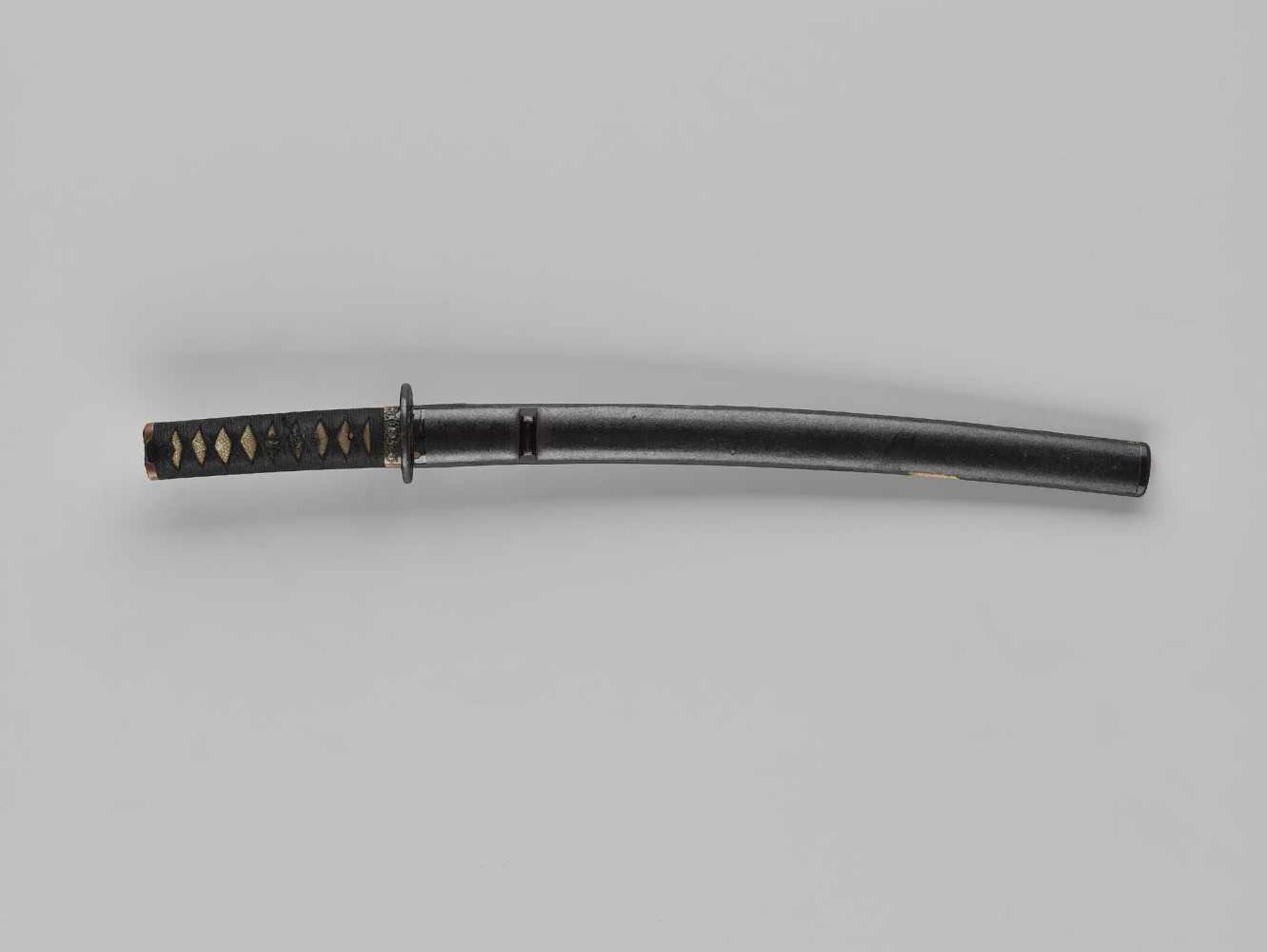 A MINO WAKIZASHI IN KOSHIRAE Japan, c. late 16th to 17th centuryThe blade:Shinogi-zukuri and iori - Image 4 of 11