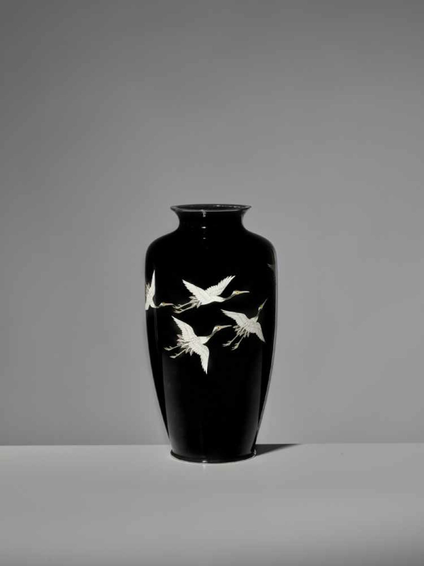 ANDO JUBEI: A FINE CLOISONNÉ ENAMEL VASE WITH CRANES By Ando Jubei (1876-1953), signed with the mark - Image 4 of 9