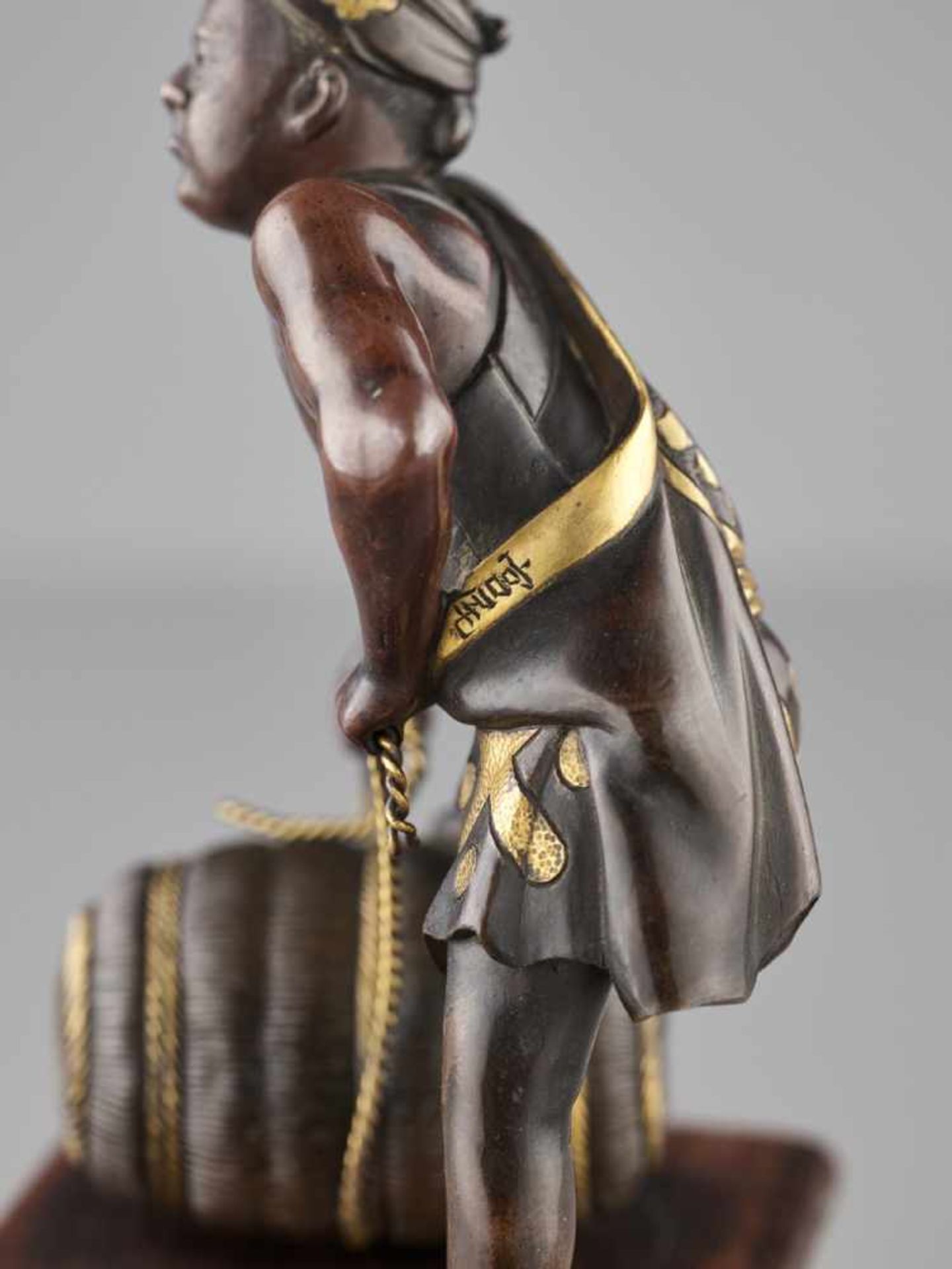 MIYAO EISUKE: A PARCEL GILT TWO-COLOR BRONZE OF A TRADESMAN By Miyao Eisuke of Yokohama, signed - Image 10 of 12