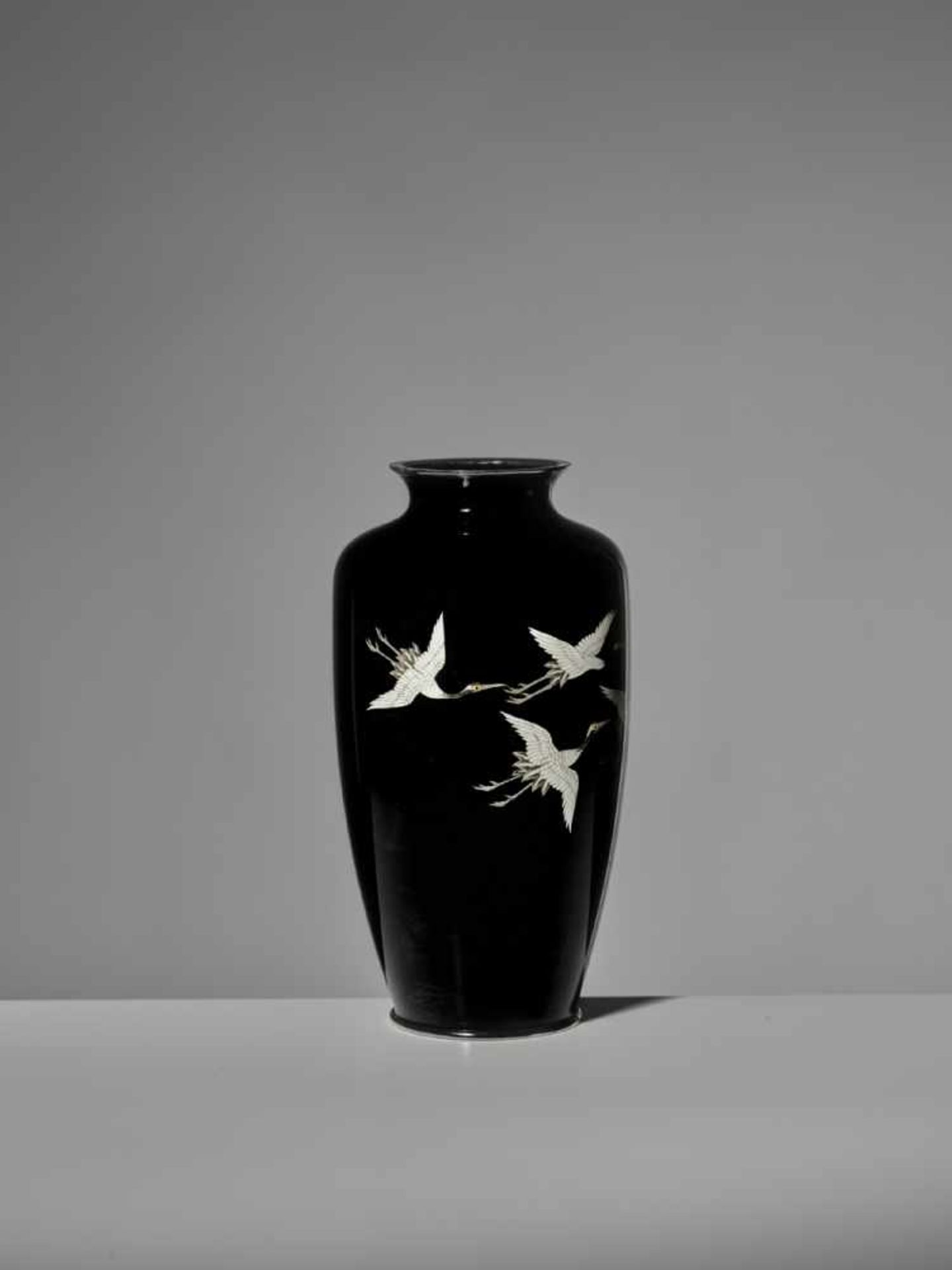 ANDO JUBEI: A FINE CLOISONNÉ ENAMEL VASE WITH CRANES By Ando Jubei (1876-1953), signed with the mark - Image 6 of 9