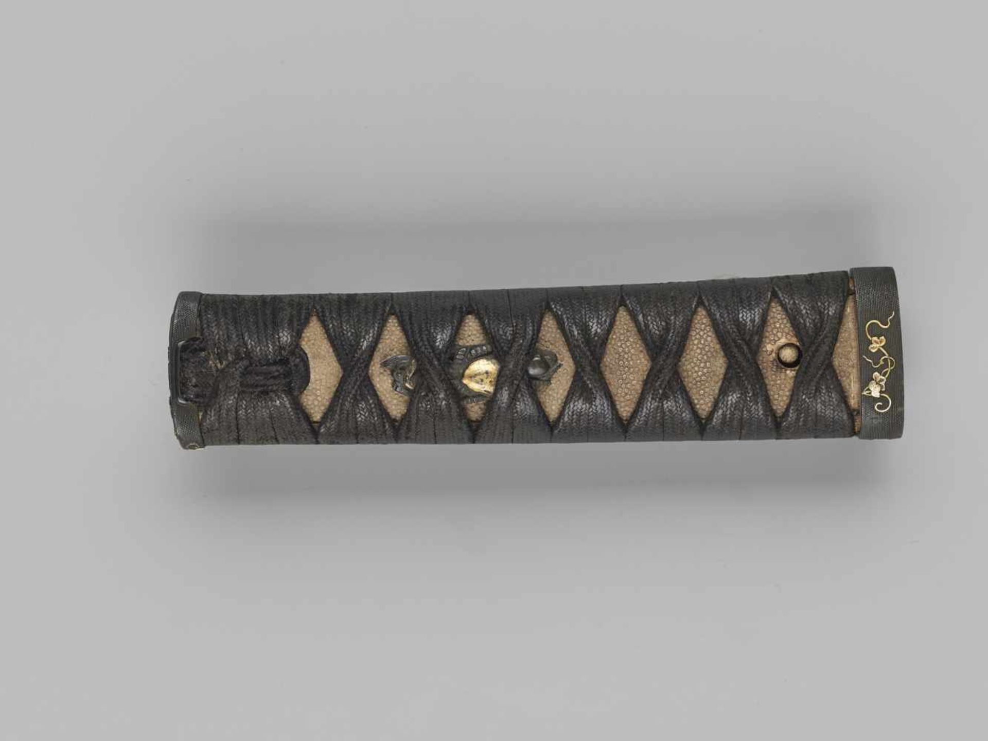 NORIMITSU: A WAKIZASHI WITH HORIMONO IN KOSHIRAE By Norimitsu, signed Washu ju Norimitsu - Image 7 of 16