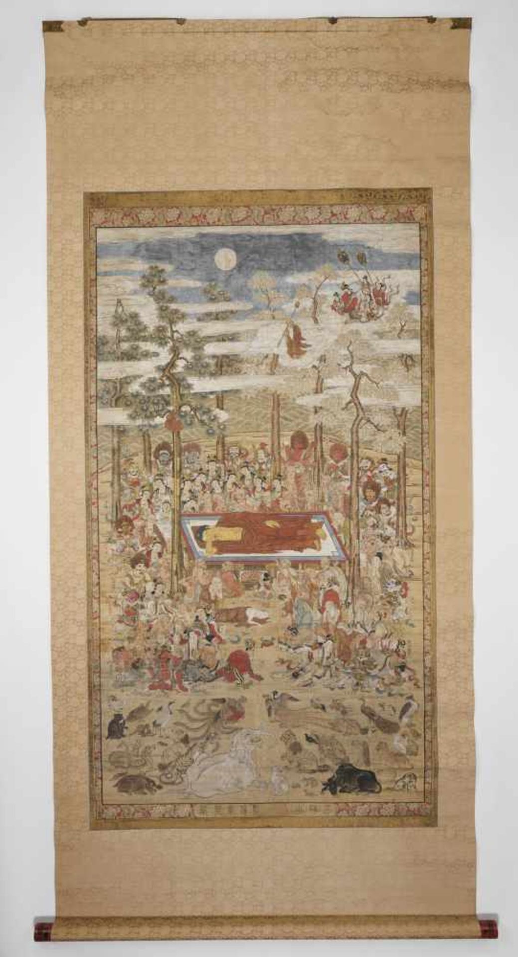 A VERY LARGE AND IMPORTANT PAINTED WOODCUT PRINT DEPICTING THE DEATH OF BUDDHA (NEHANZU) Japan, - Bild 2 aus 10