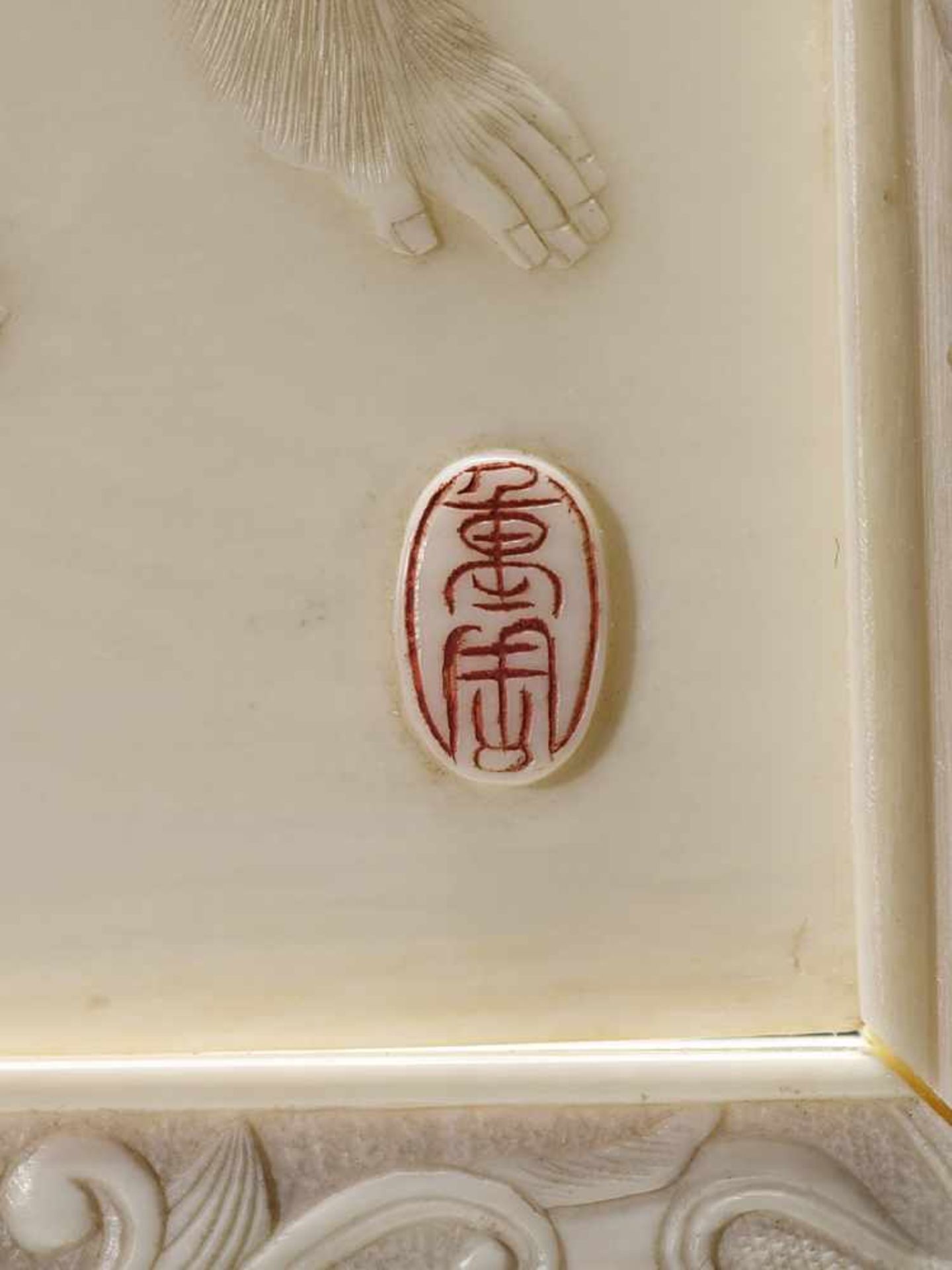 SHIGECHIKA: AN IVORY TABLE SCREEN WITH MONKEYS By Natsume Otosaku Shigechika, signed - Bild 9 aus 11