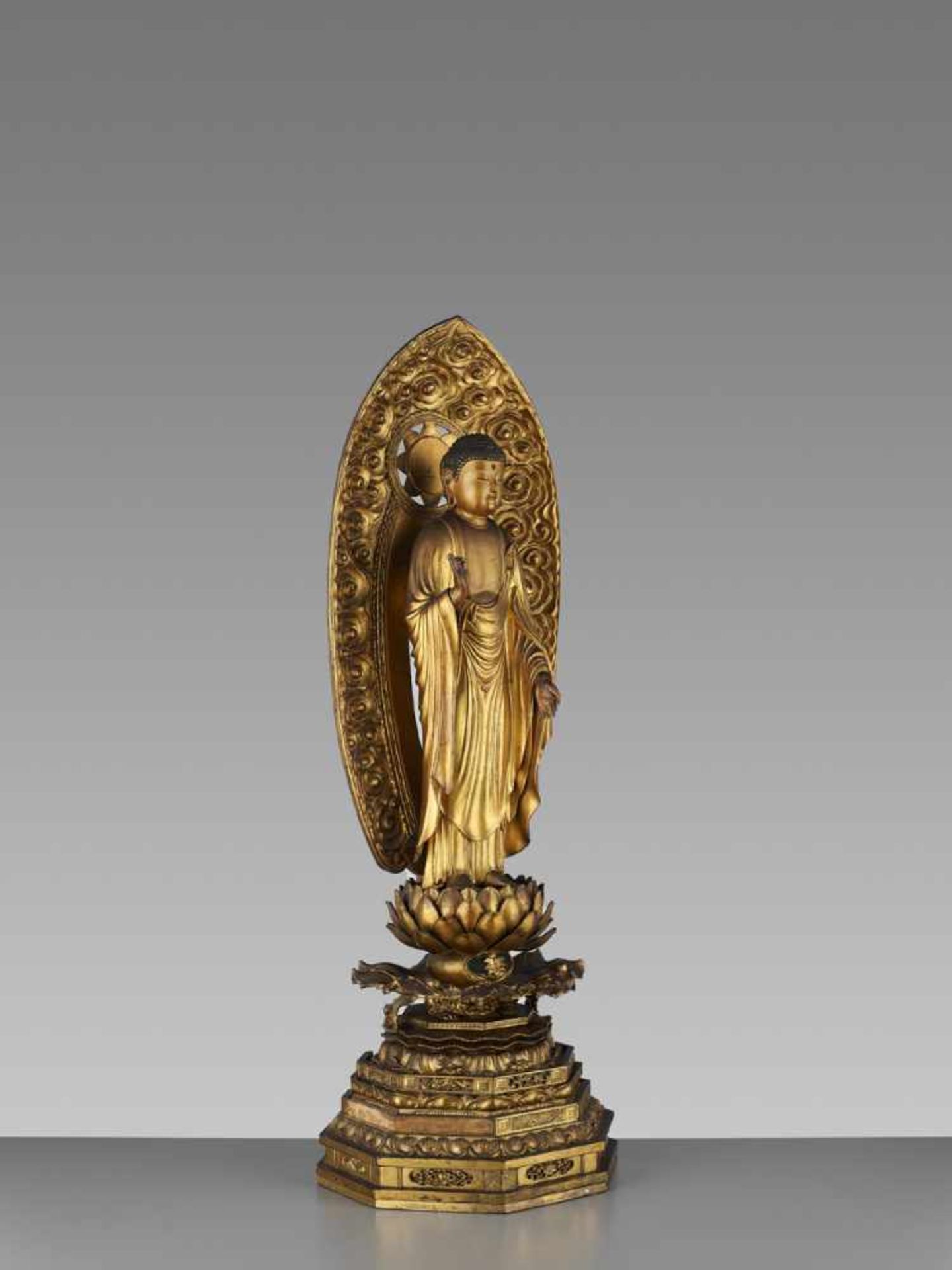 A GILT WOOD FIGURE OF AMIDA NYORAI Japan, 17th-18th century, Edo period (1615-1868)Of yosegi jointed - Bild 8 aus 11