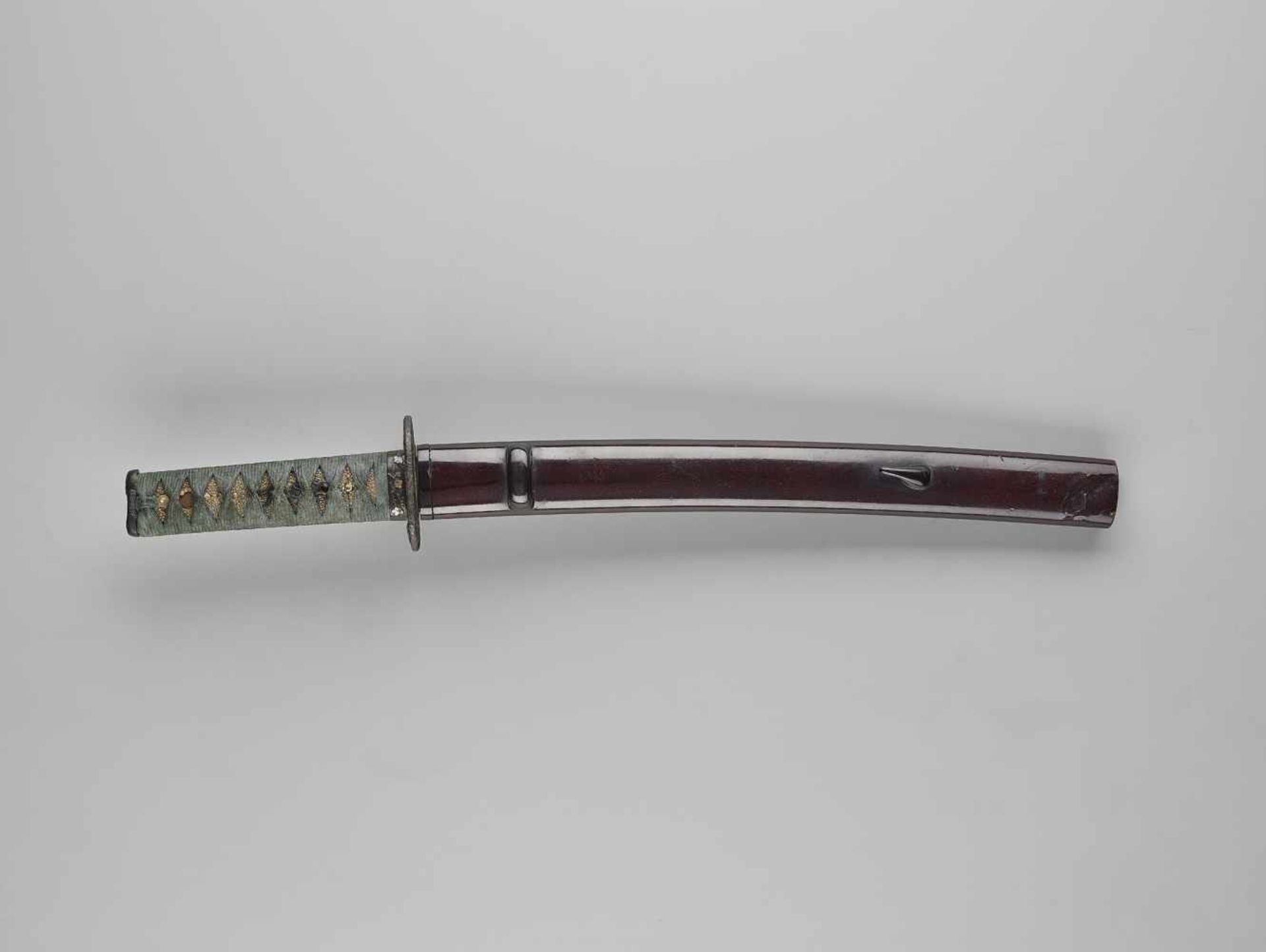 TOMOTSUGU: A TANTO IN KOSHIRAE By Tomotsugu, signed TomotsuguJapan, c. 16th to 17th centuryThe - Bild 5 aus 13