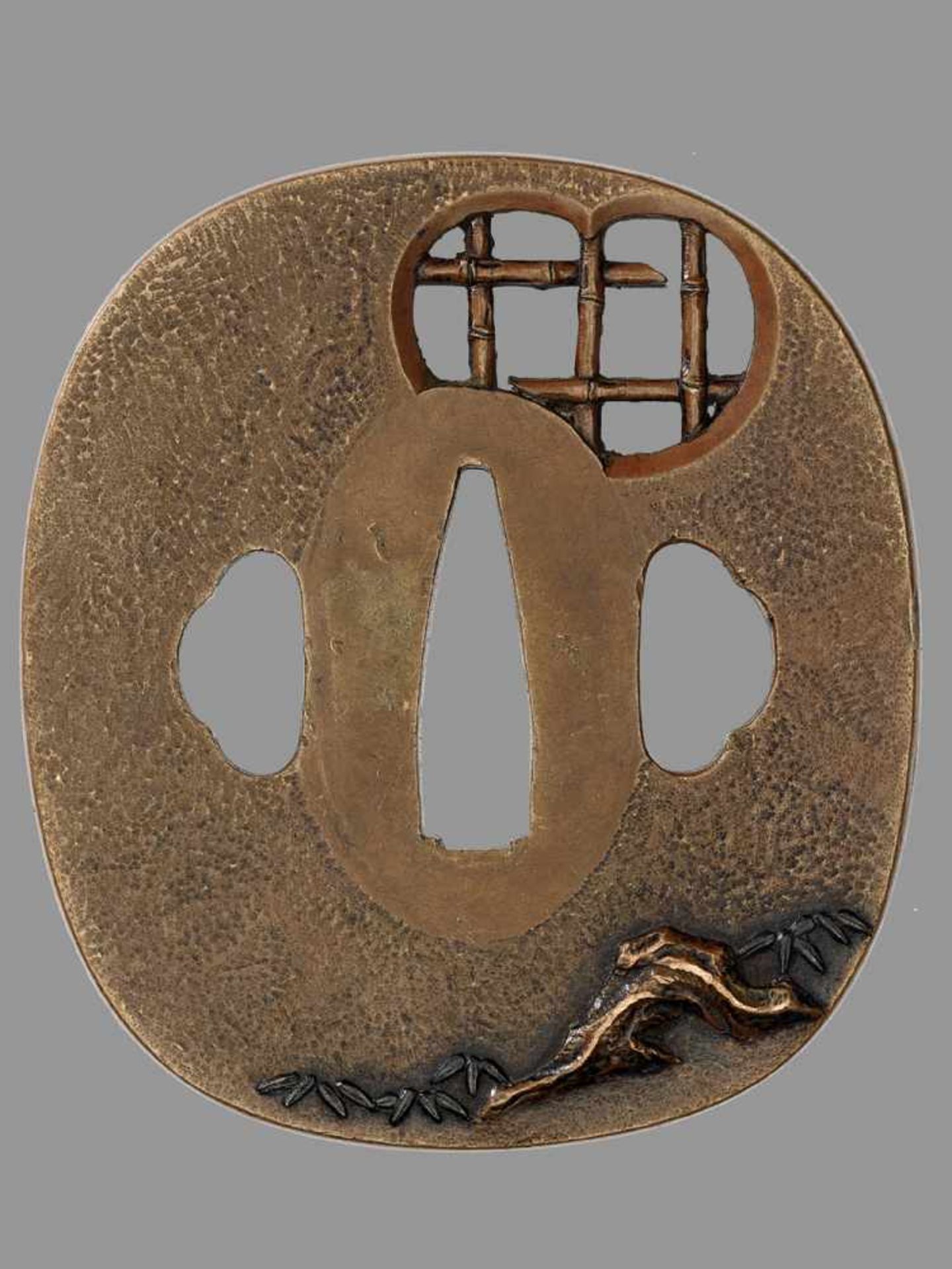 A COPPER TSUBA WITH CHERRY BLOSSOMS Japan, 19th century, Edo period (1615-1868)The rather thick - Bild 4 aus 4